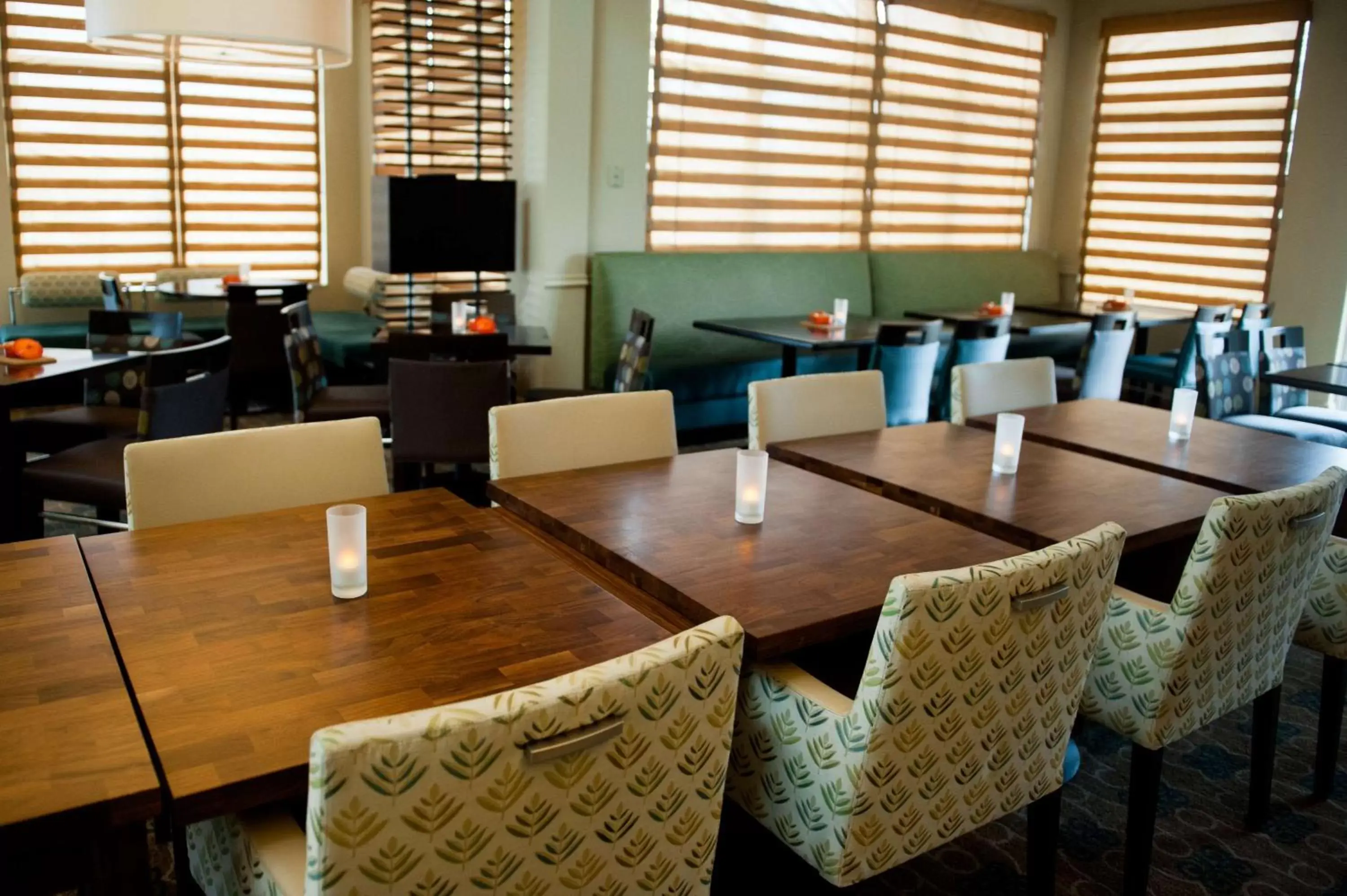 Lounge or bar, Restaurant/Places to Eat in Hilton Garden Inn Rockaway