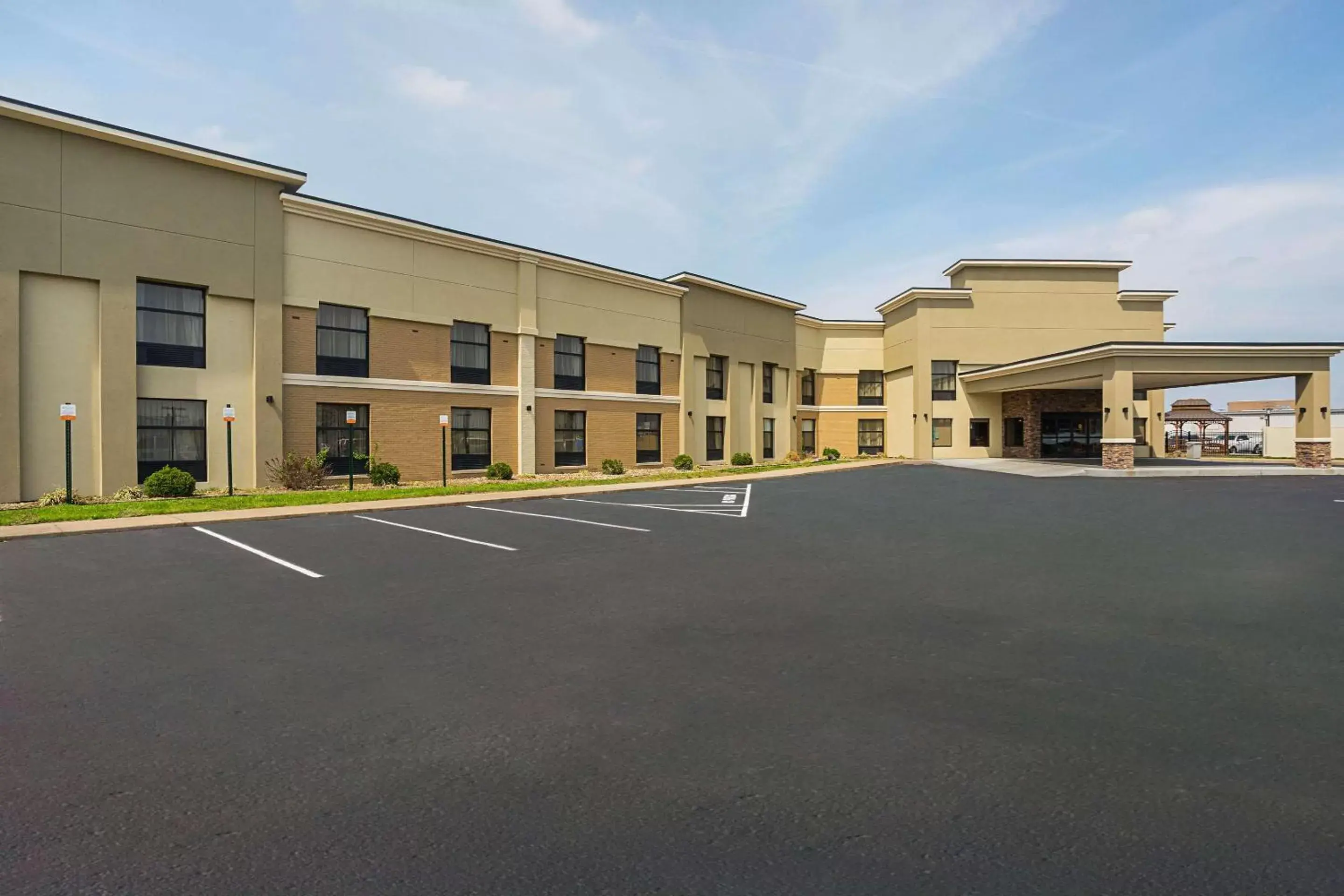 Property Building in Clarion Inn & Suites