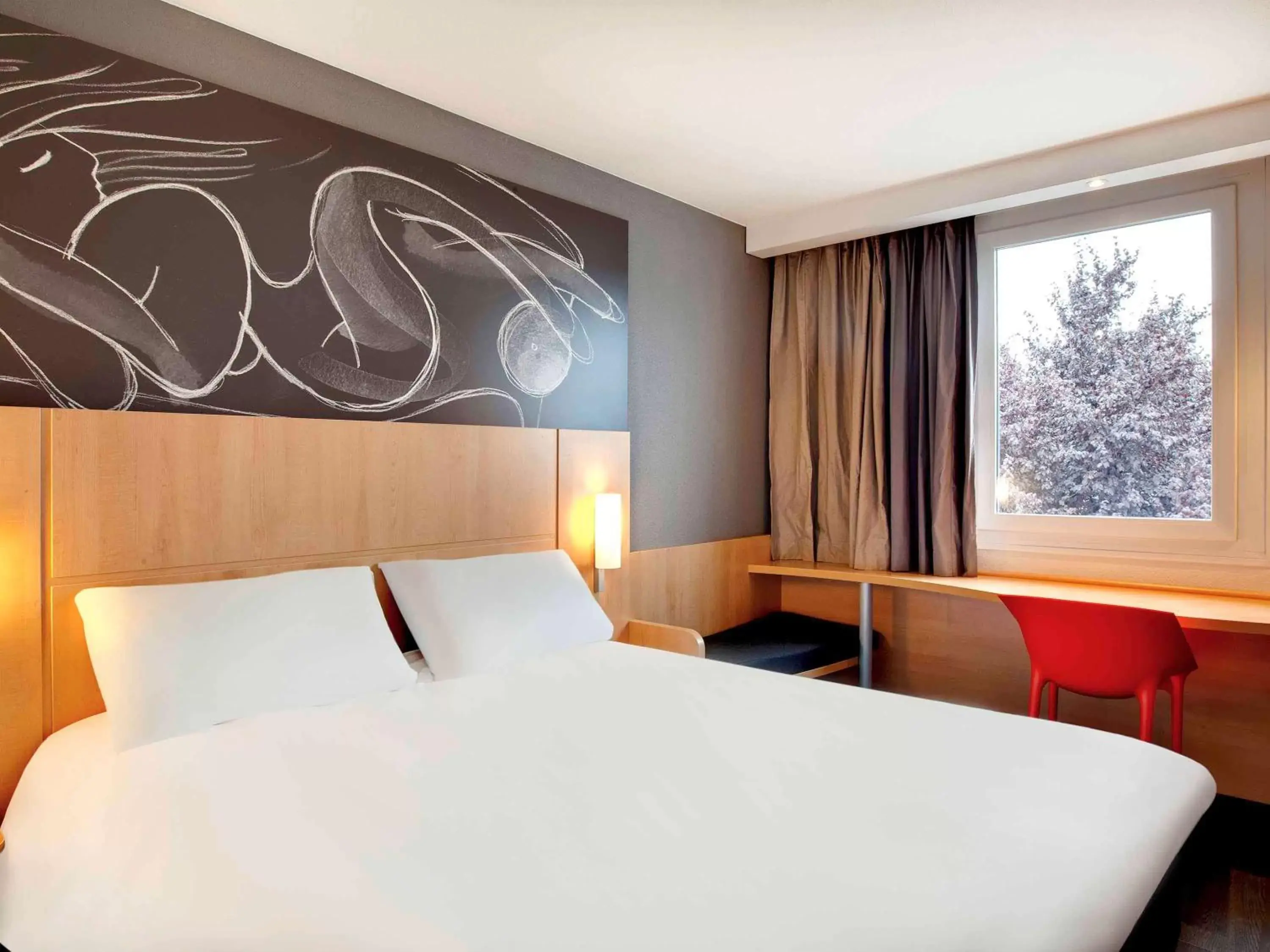 Photo of the whole room, Bed in ibis Clermont Ferrand Nord Riom Photo of the whole room, Bed in ibis Clermont Ferrand Nord Riom