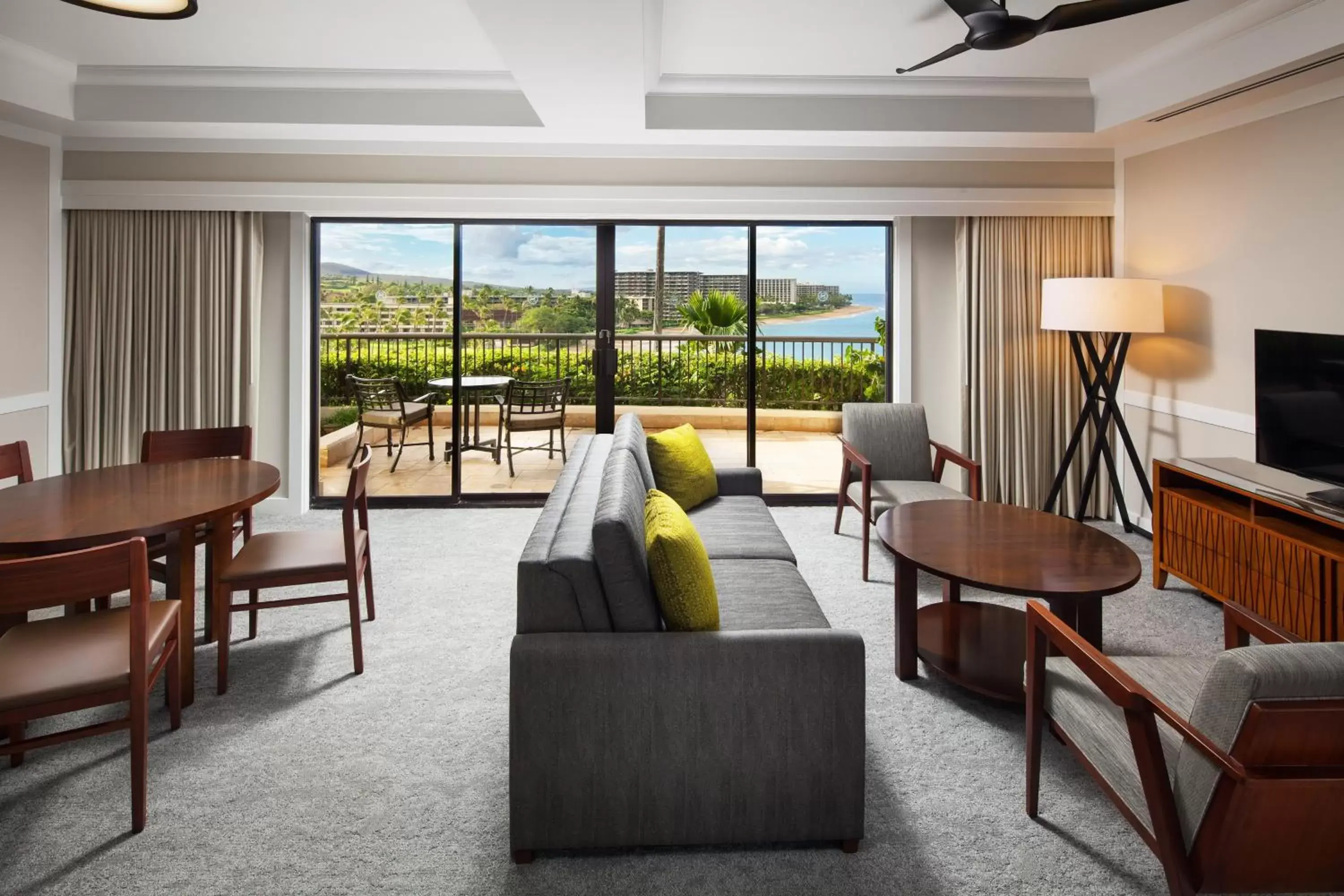 Photo of the whole room, Seating Area in Sheraton Maui Resort & Spa