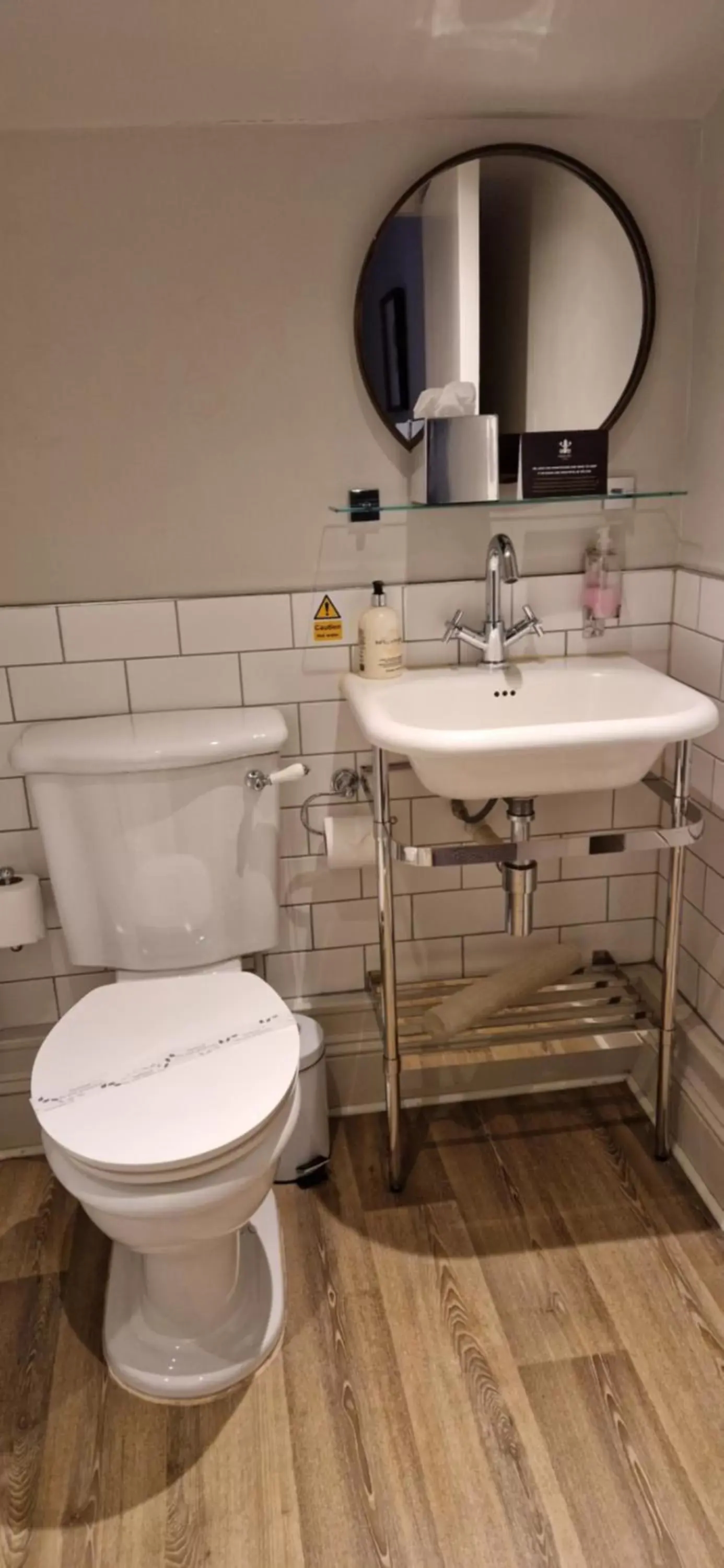 Toilet, Bathroom in The Cross-Keys Hotel
