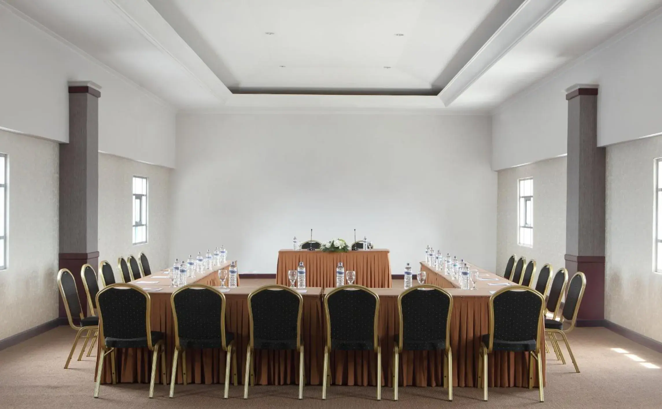 Meeting/conference room in Hotel Dafam Semarang