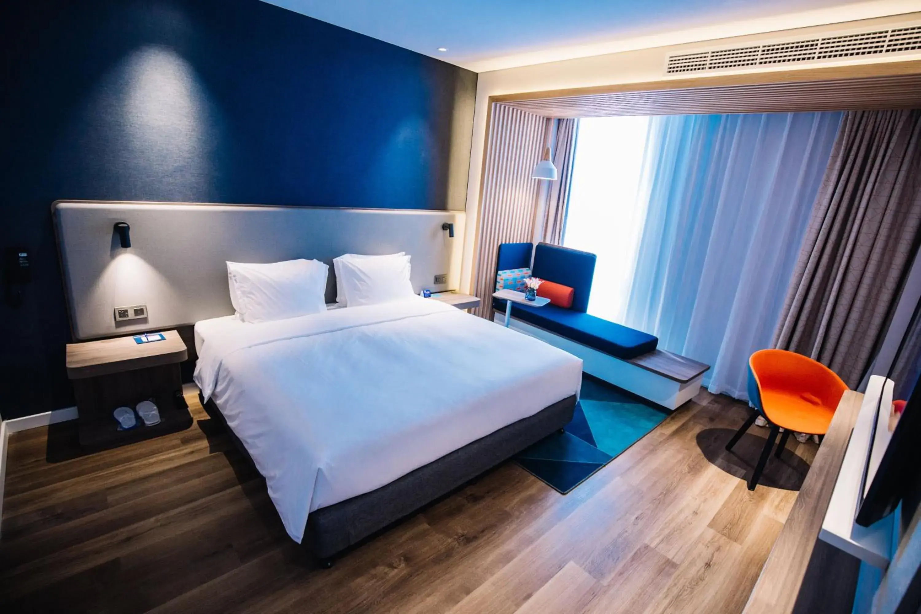 Photo of the whole room, Bed in Holiday Inn Express Ningbo Fenghua by IHG Photo of the whole room, Bed in Holiday Inn Express Ningbo Fenghua by IHG