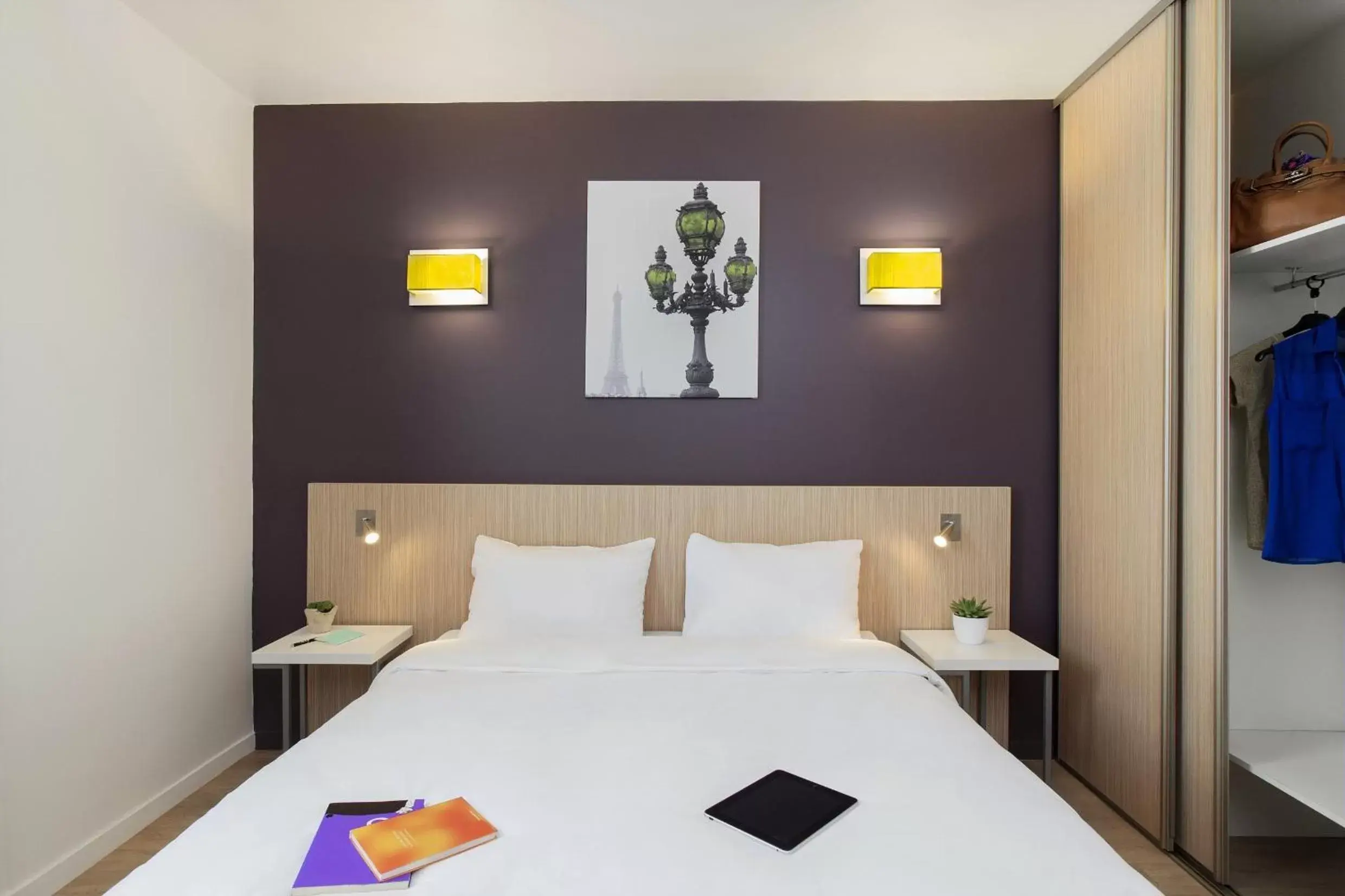 Bedroom, Bed in Aparthotel Adagio Access Paris Clichy