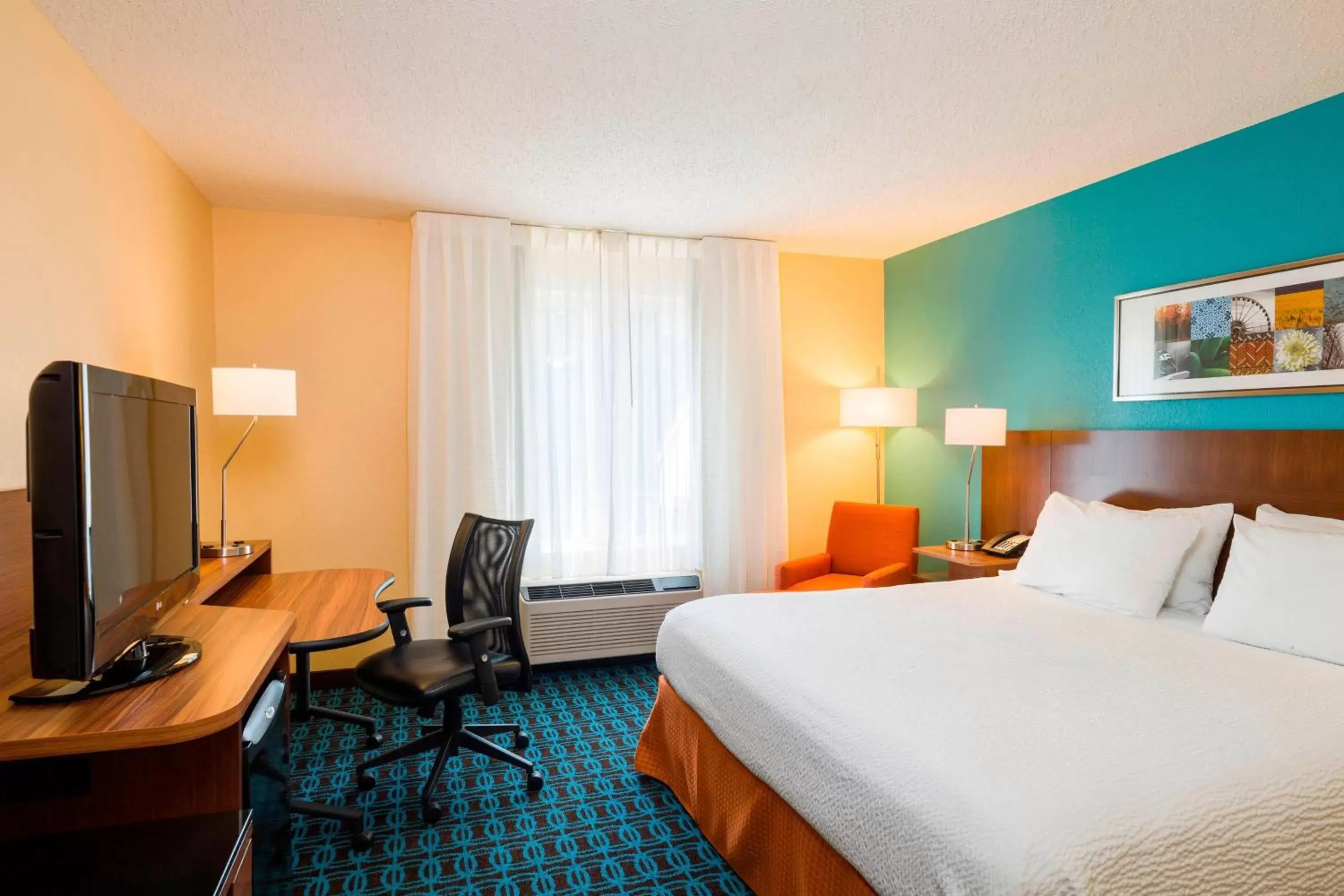 Photo of the whole room, Bed in Fairfield Inn & Suites by Marriott Allentown Bethlehem/Lehigh Valley Airport