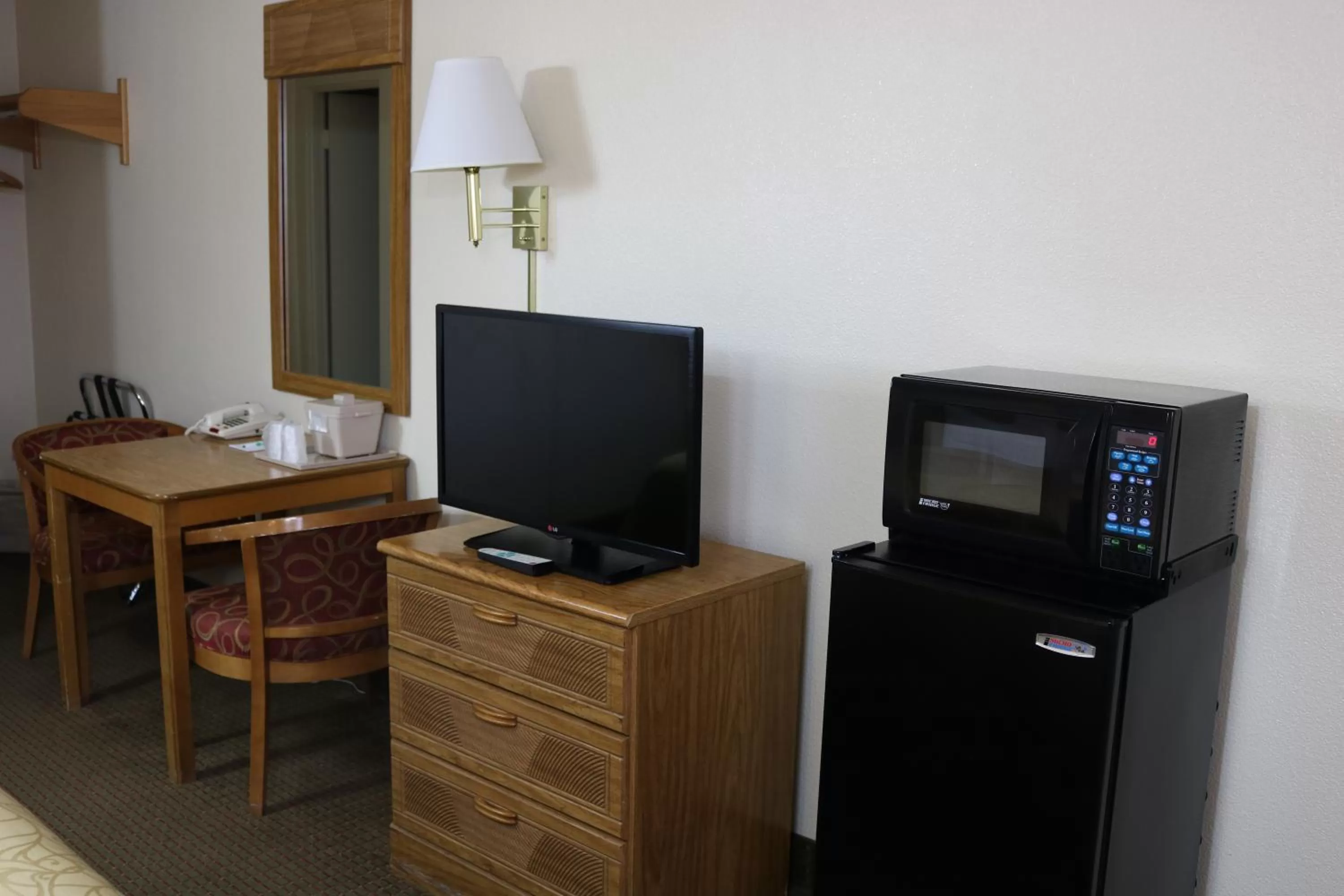 TV and multimedia in Highland Country Inn Flagstaff