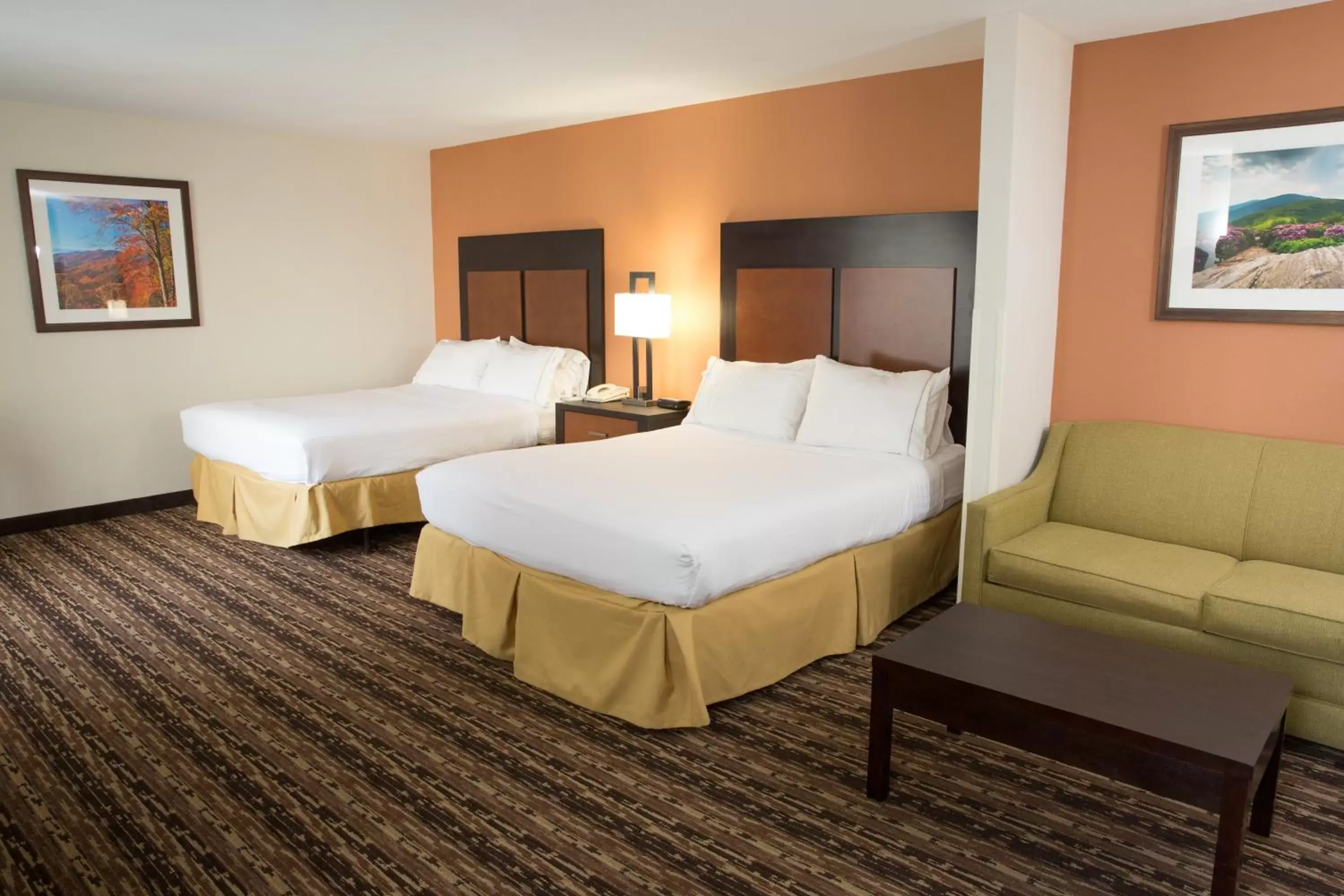 Photo of the whole room, Bed in Holiday Inn Express Hotel & Suites Cherokee-Casino by IHG Photo of the whole room, Bed in Holiday Inn Express Hotel & Suites Cherokee-Casino by IHG