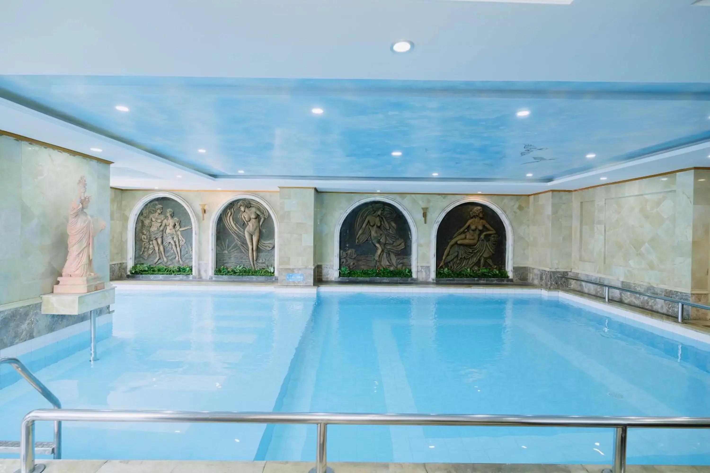 Swimming Pool in A25 Luxury Hotel