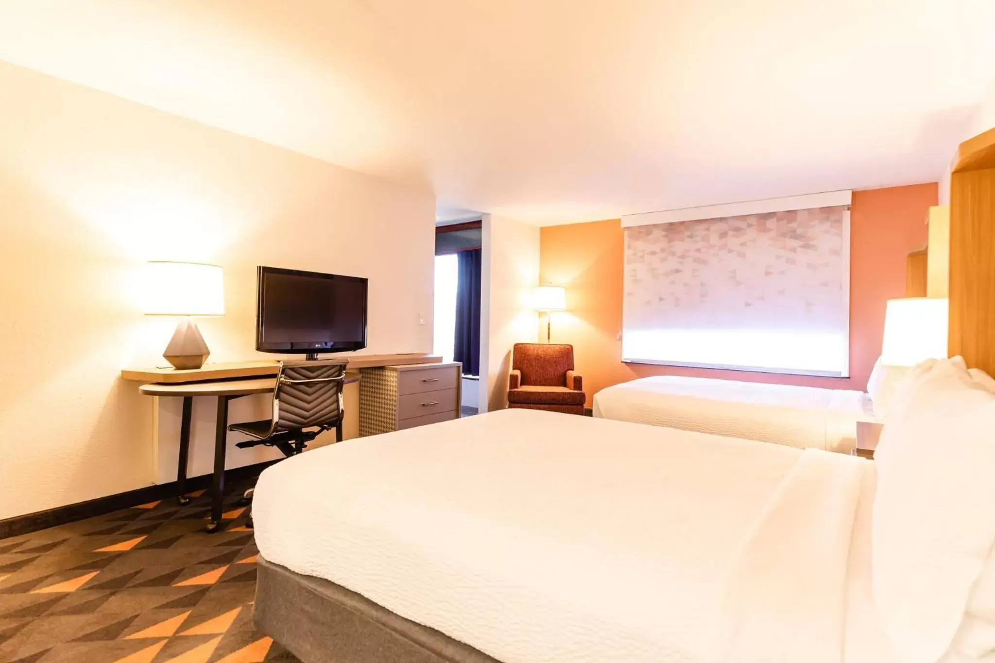 Photo of the whole room, Bed in Holiday Inn Rancho Cordova - Northeast Sacramento, an IHG Hotel