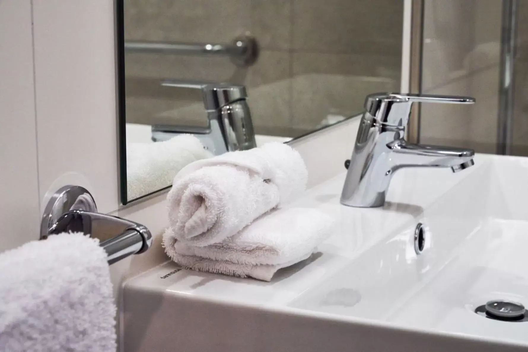 Bathroom in Rochavau Hotel