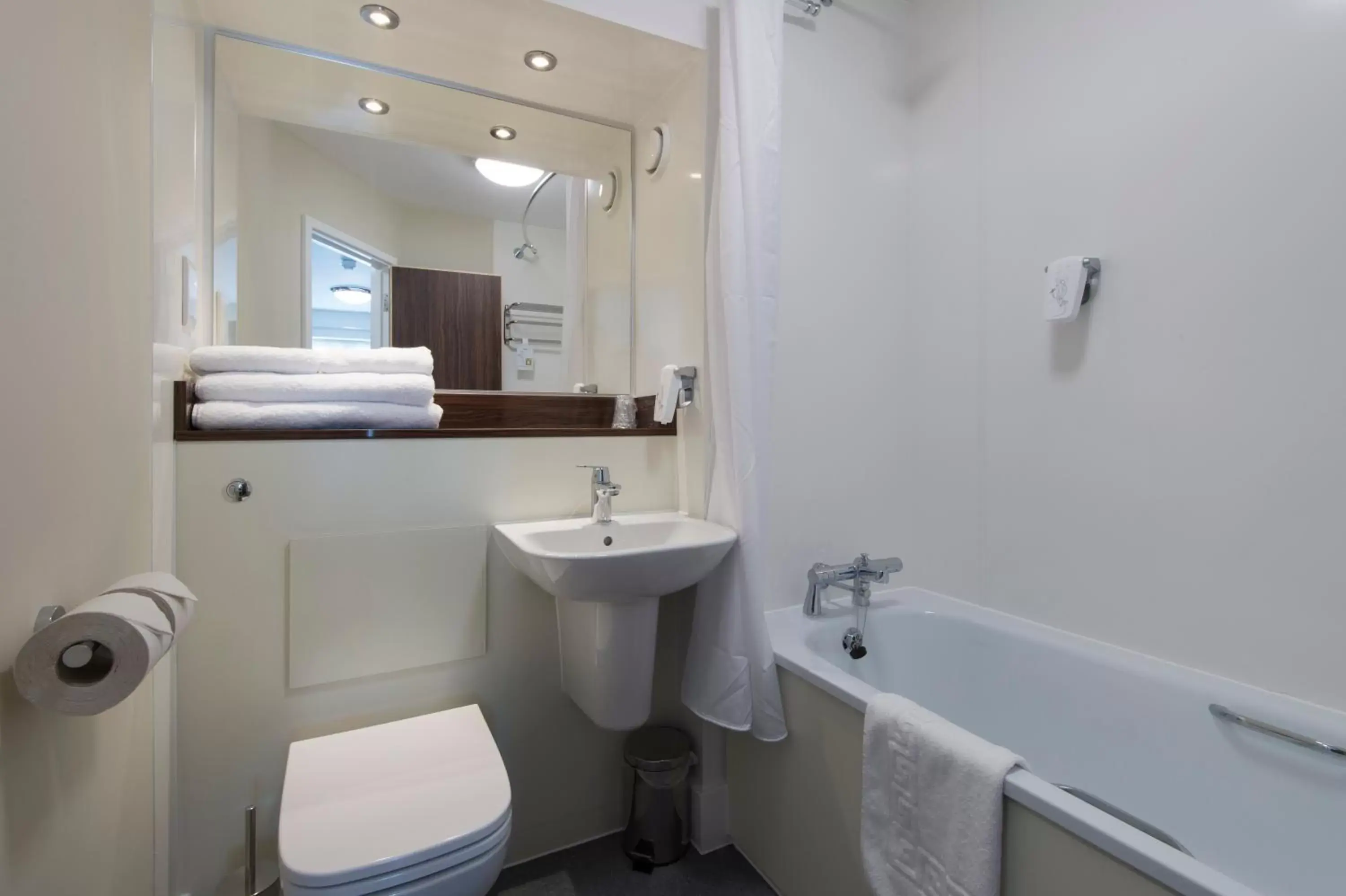 Bathroom in Kings Chamber, Doncaster by Marston's Inns