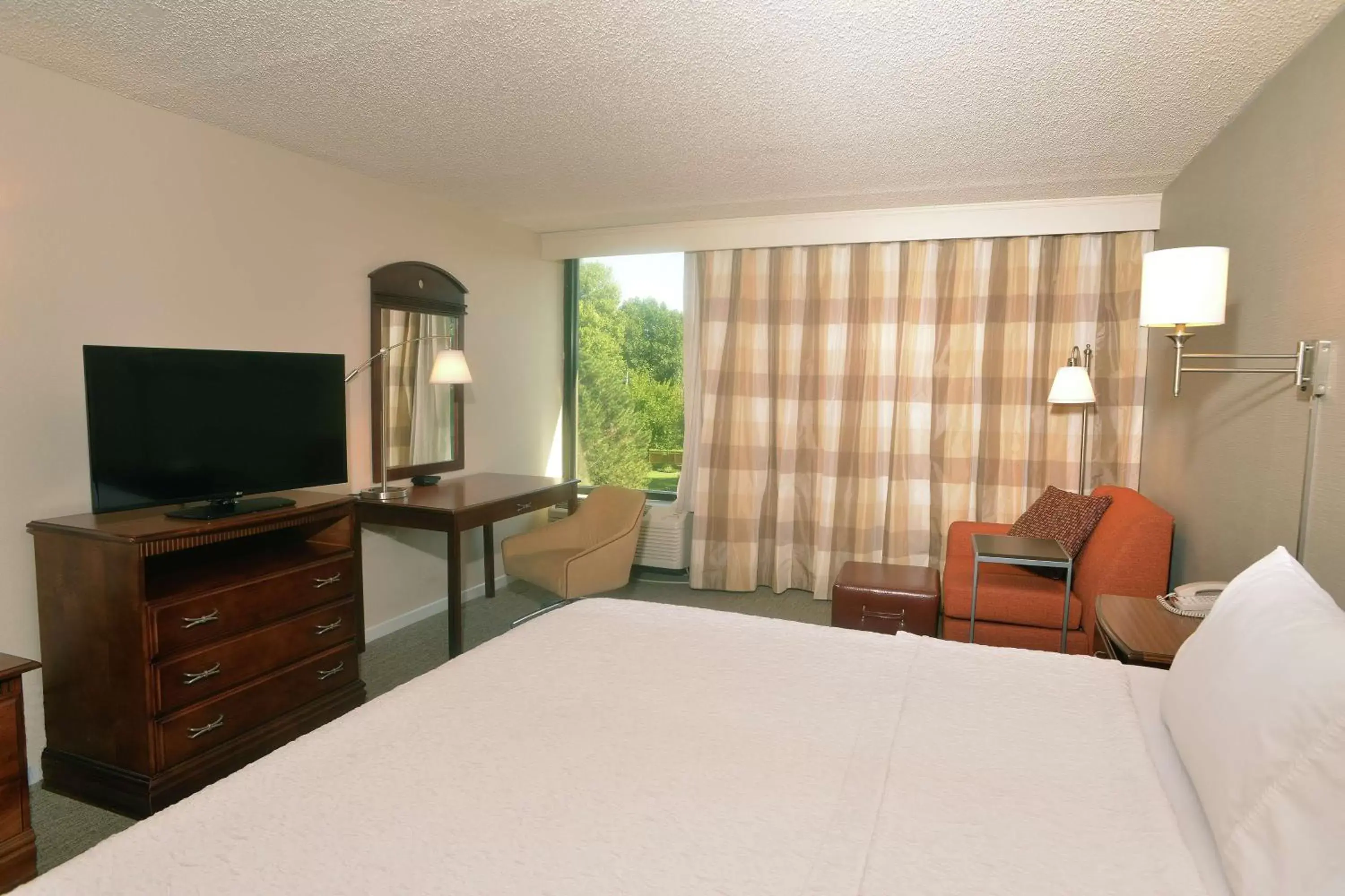Bedroom, Bed in Hampton Inn Springfield-South Bedroom, Bed in Hampton Inn Springfield-South