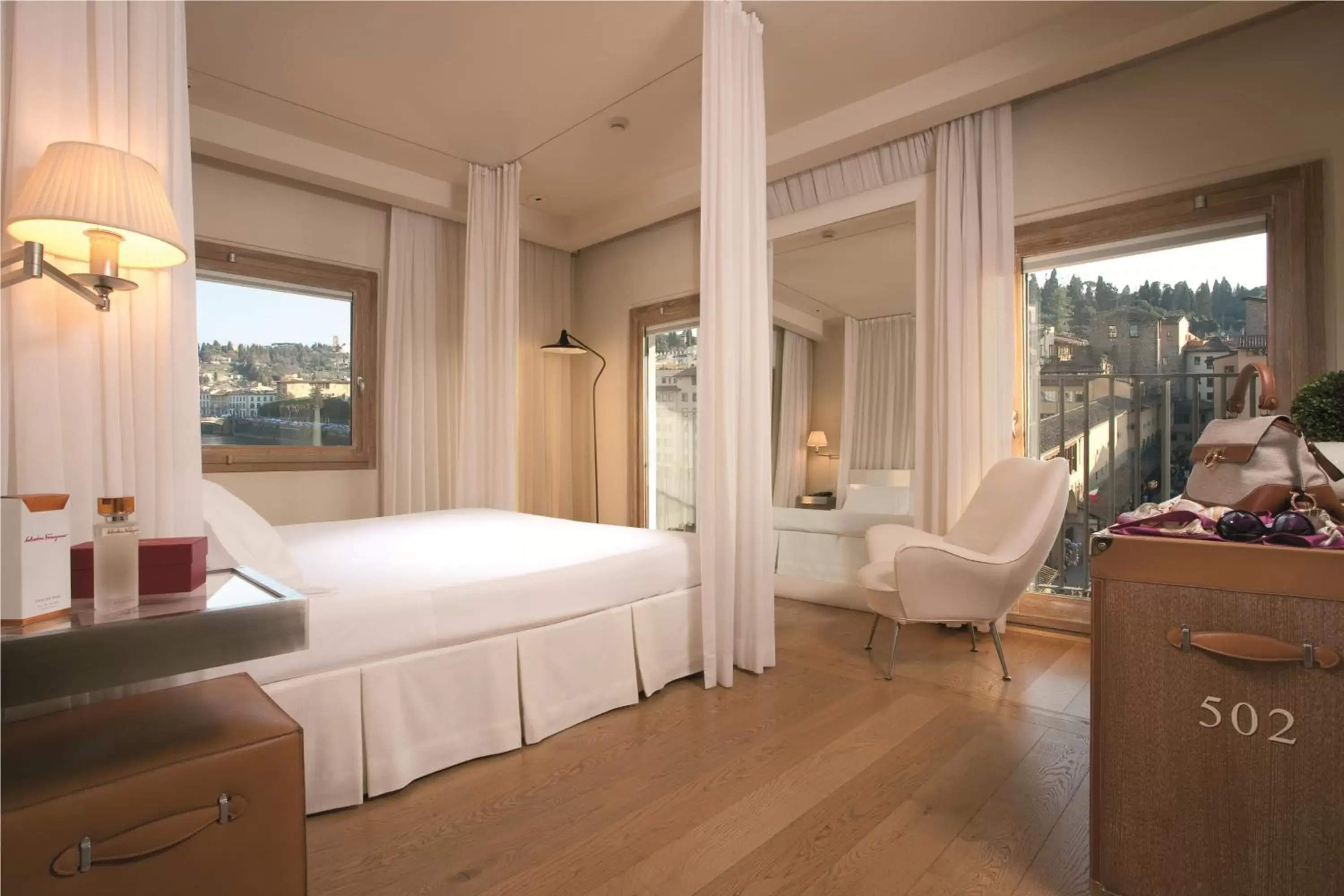 Photo of the whole room, Bed in Hotel Continentale - Lungarno Collection