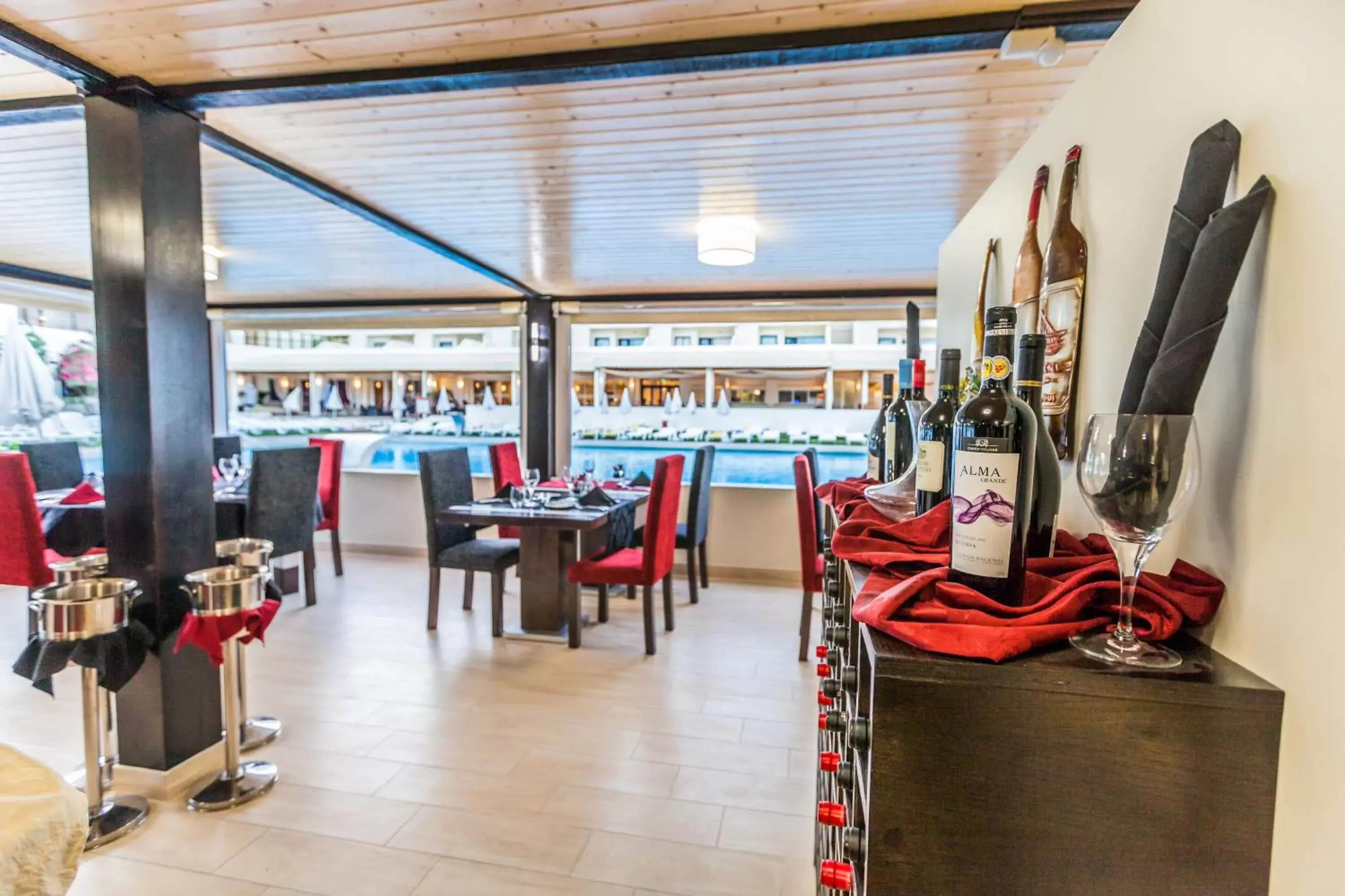 Restaurant/Places to Eat in Albufeira Sol Hotel & Spa