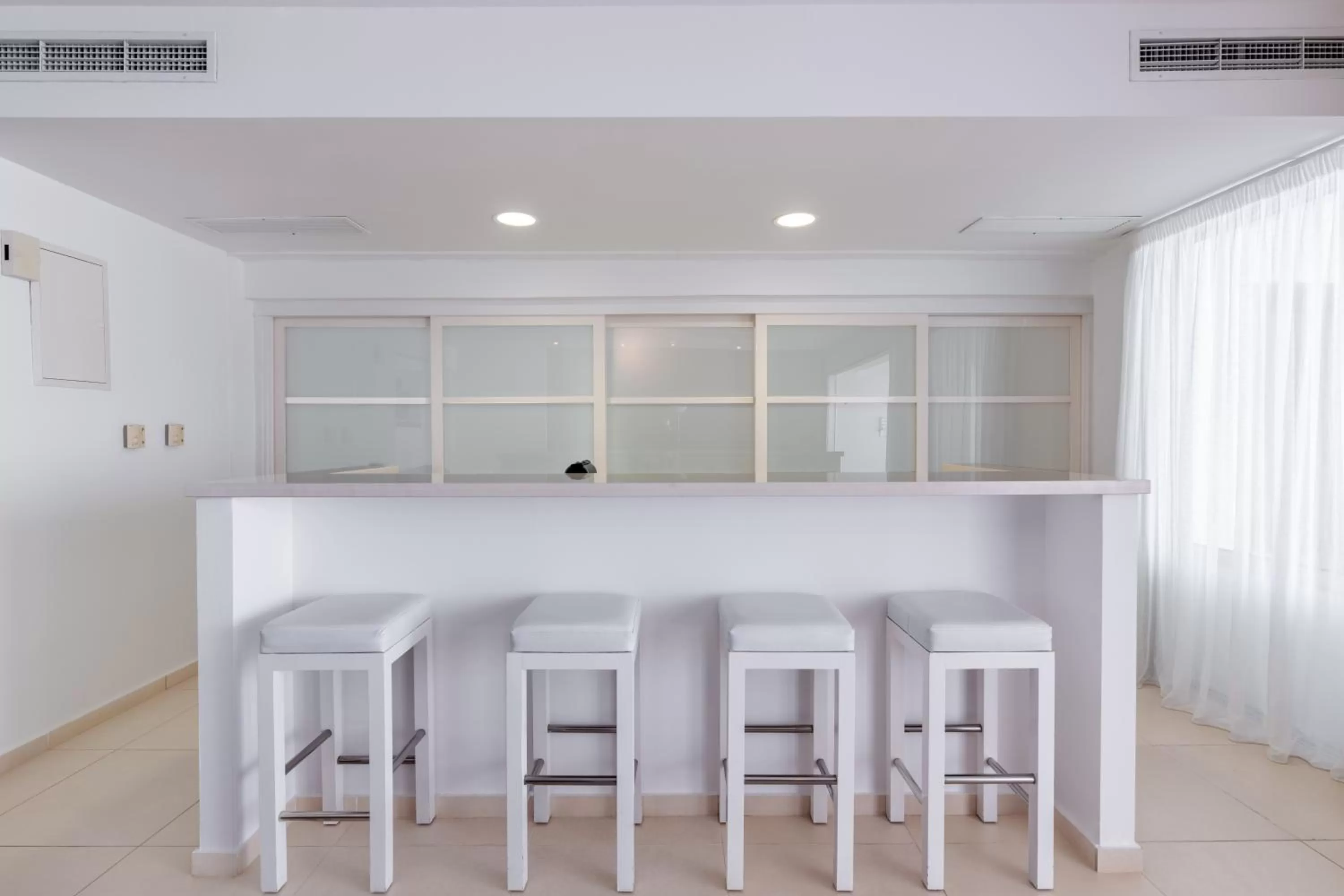 kitchen in Napa Mermaid Hotel & Suites