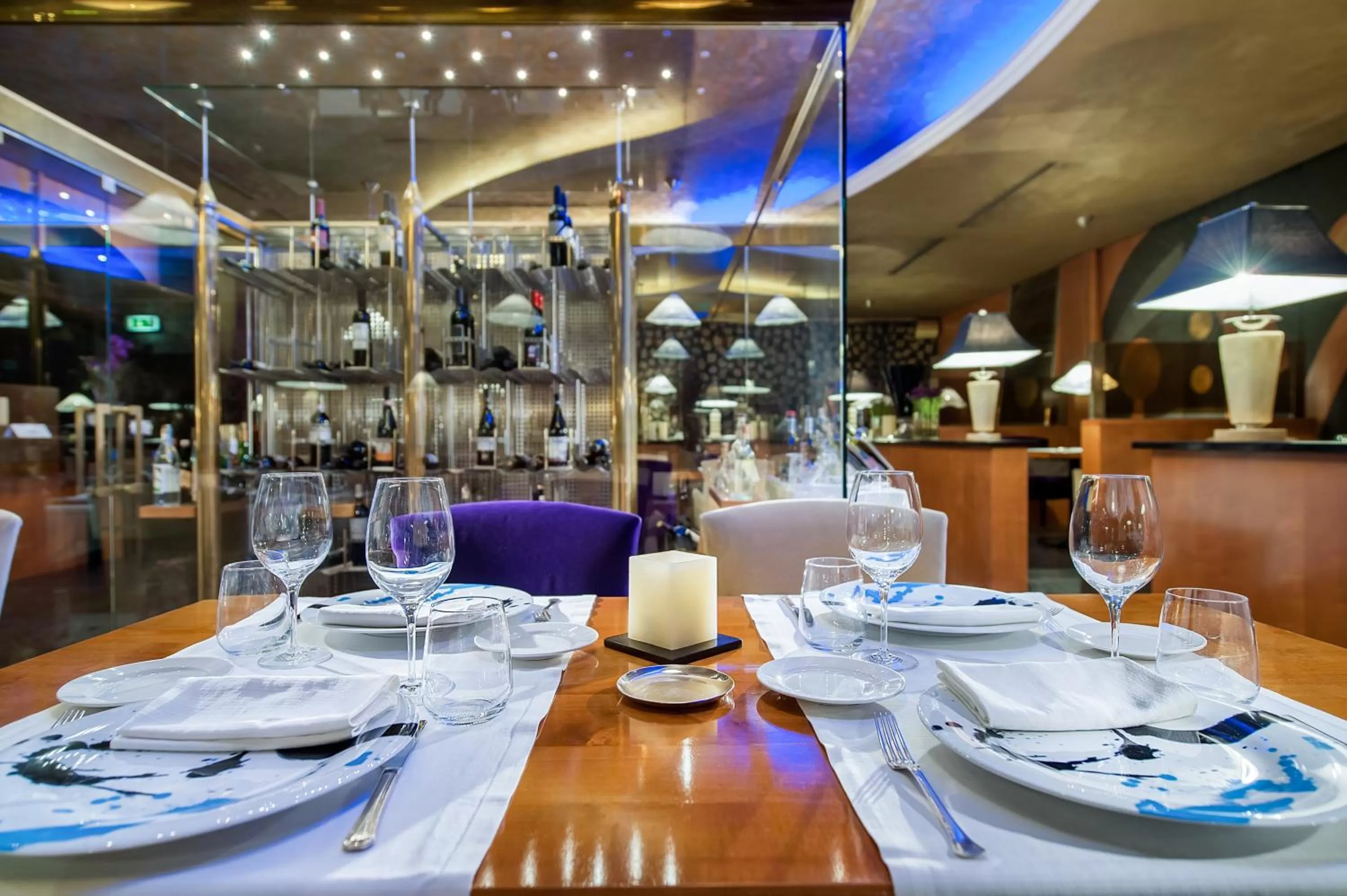 Restaurant/places to eat in Royal Hotel Carlton