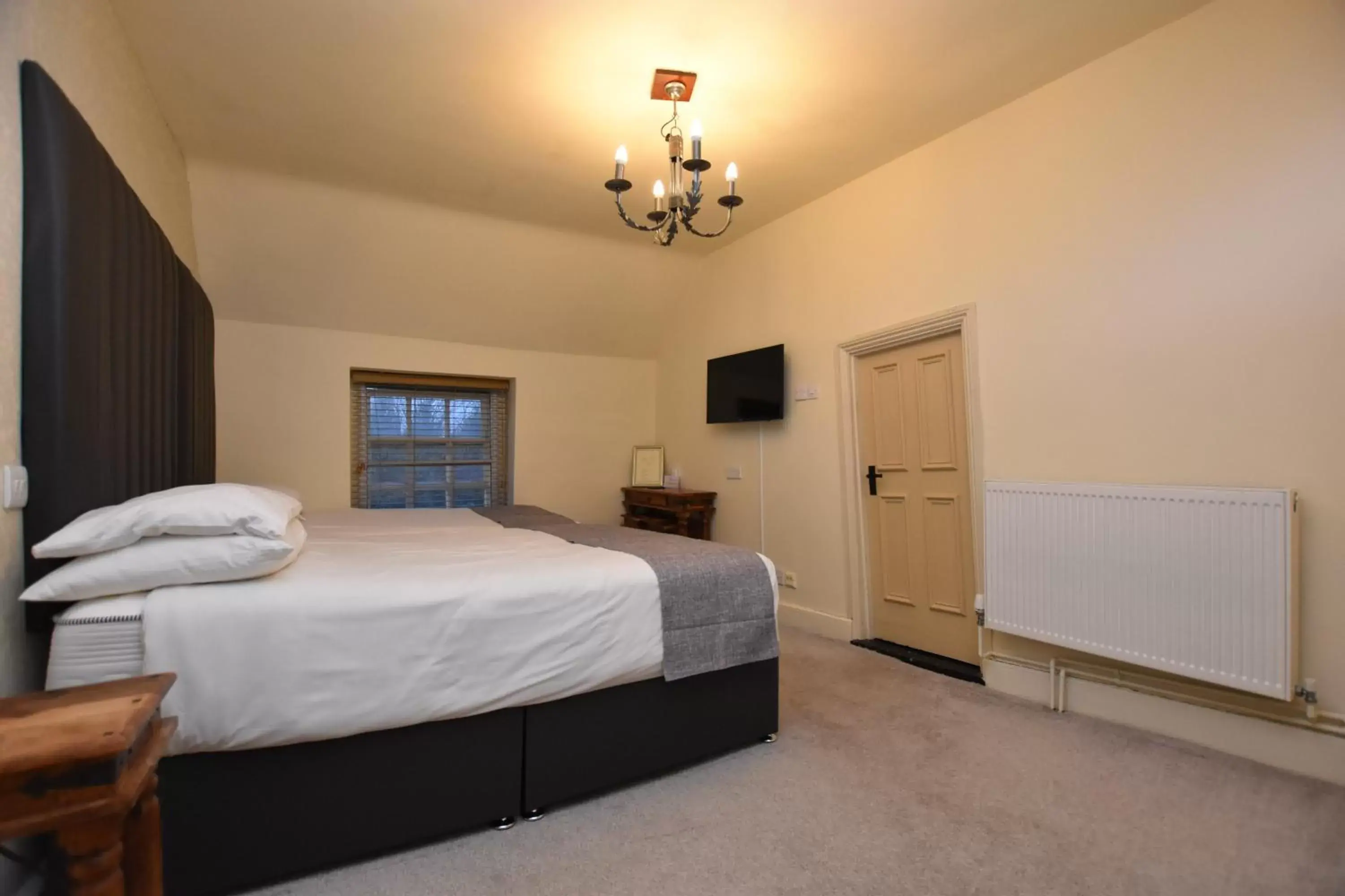 Comfort Triple Room in The Halford Bridge Inn