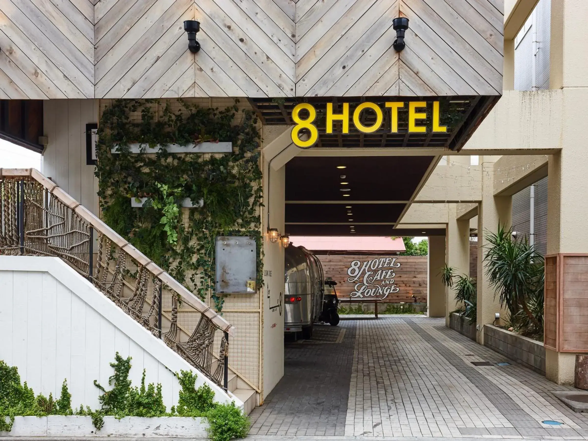 Facade/entrance in 8hotel