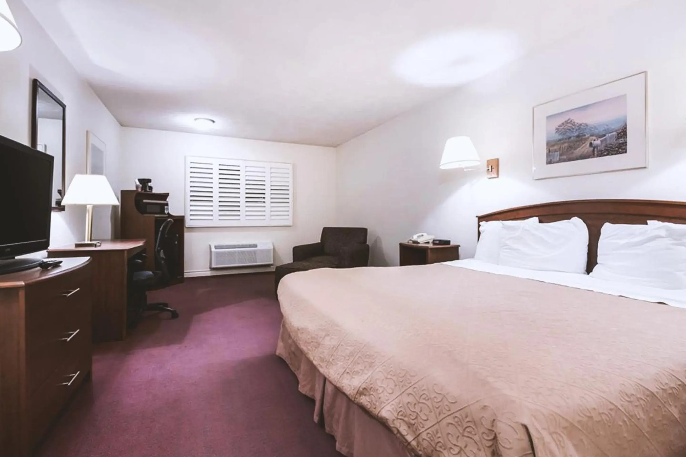 Deluxe Queen Room in Sky-Palace Inn & Suites McCook Deluxe Queen Room in Sky-Palace Inn & Suites McCook