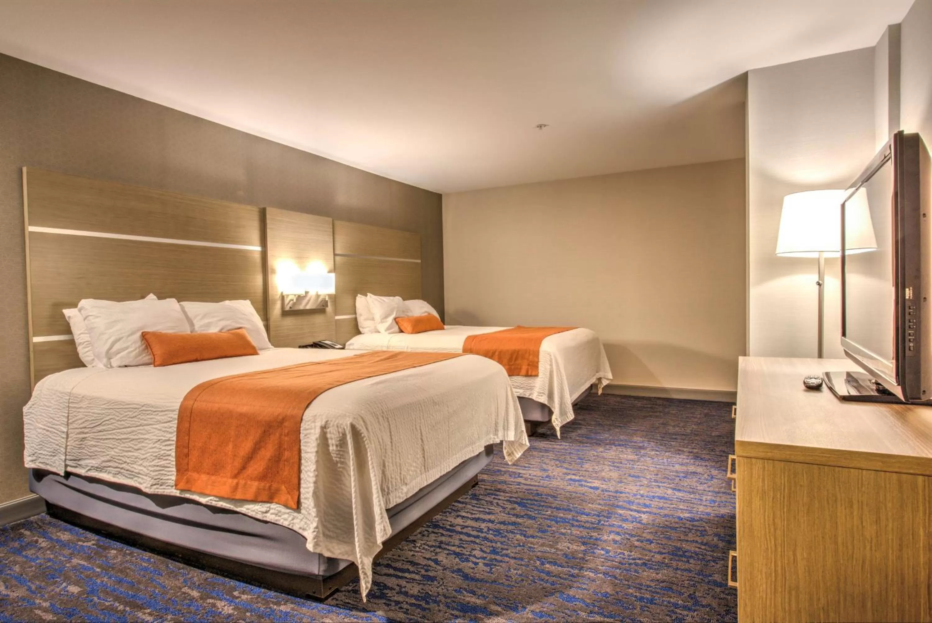 Bedroom, Bed in Best Western Plus Media Center Inn & Suites