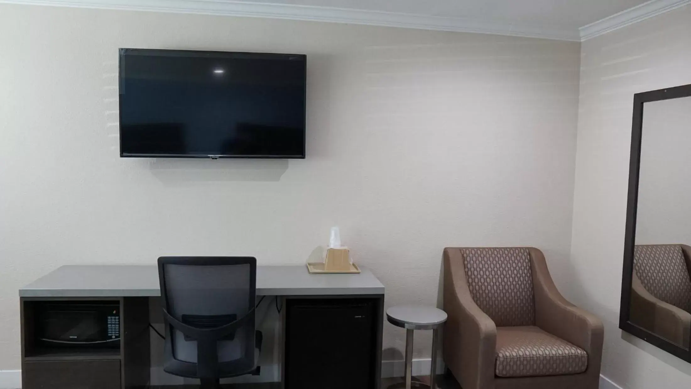 TV/Entertainment Center in Sea Breeze Inn - LAX Airport, Los Angeles