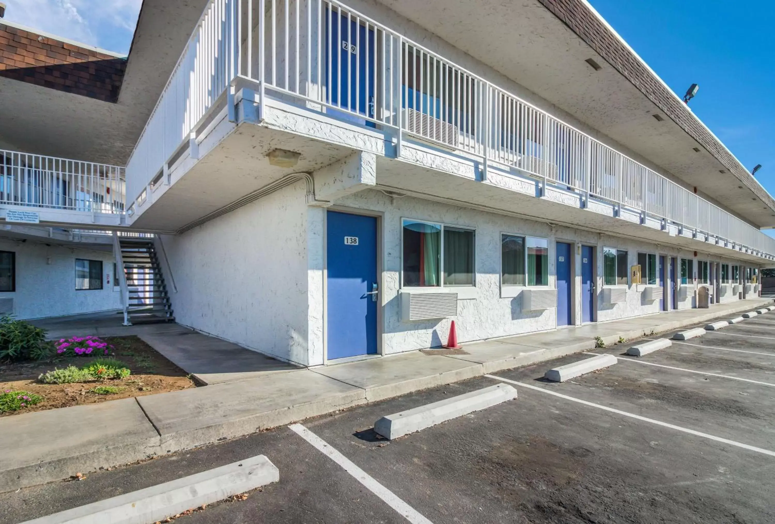 Property Building in Motel 6-Moses Lake, WA