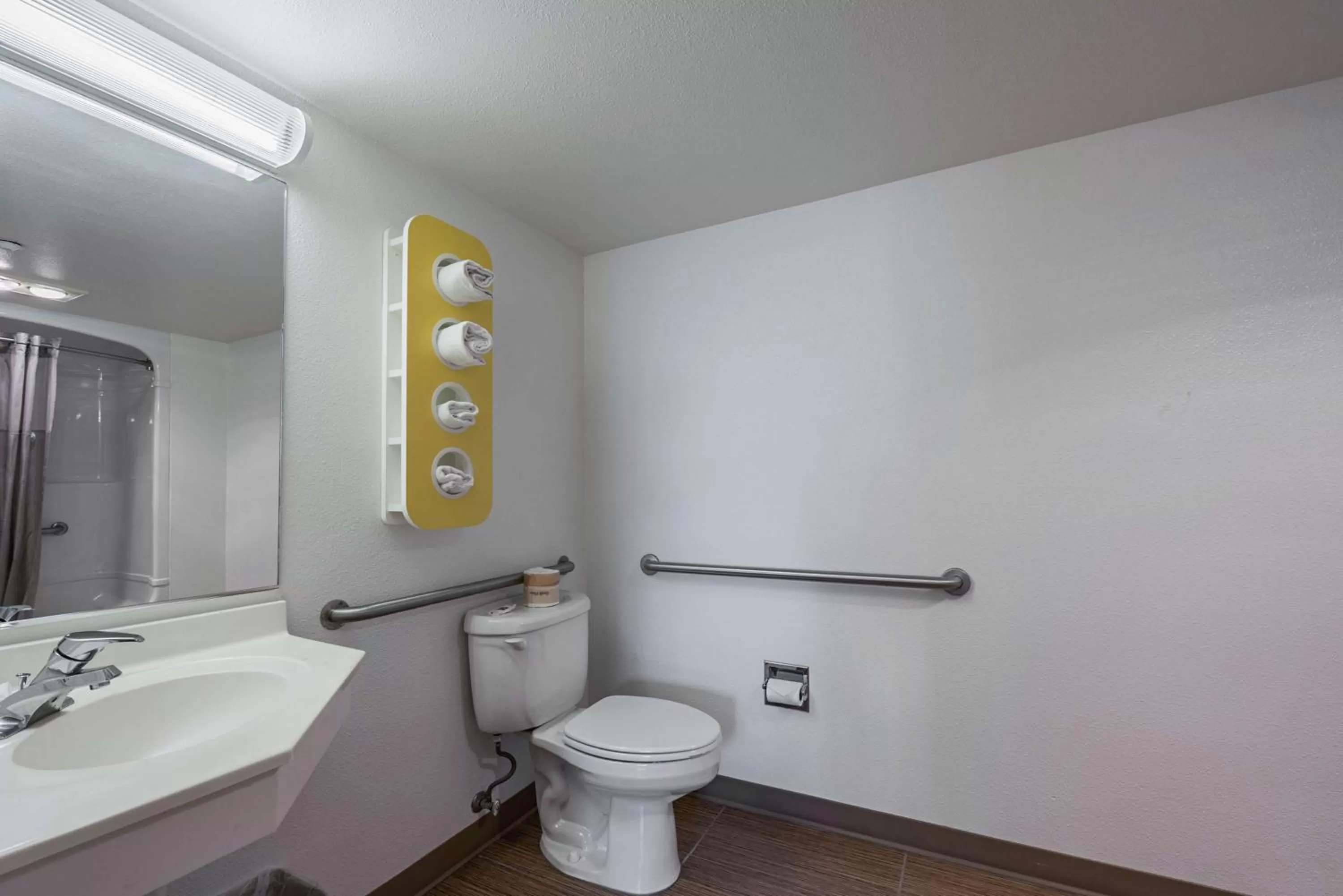 Photo of the whole room in Motel 6-Fallon, NV