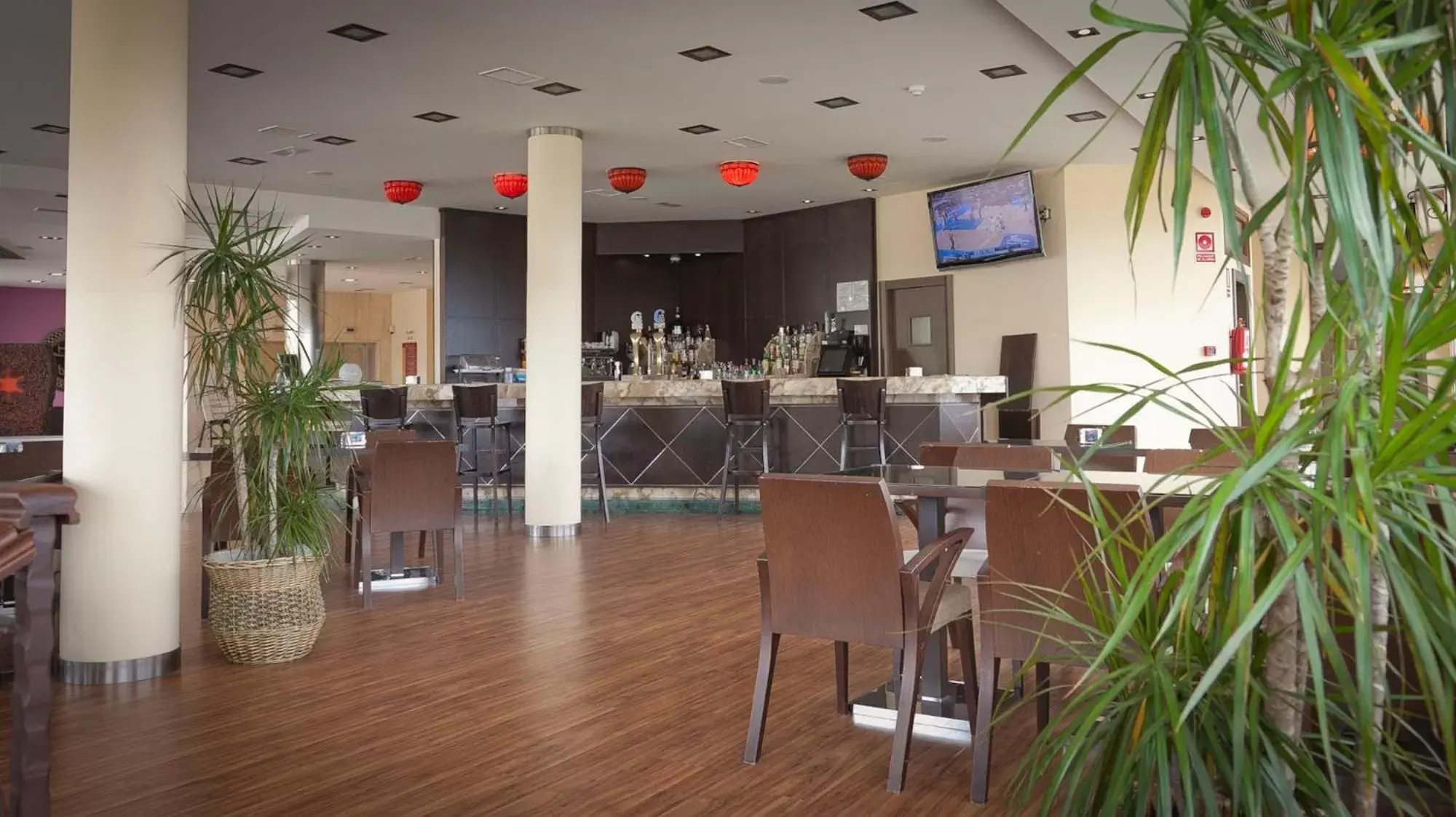 Lounge or bar, Restaurant/Places to Eat in Hotel Campos de Baeza
