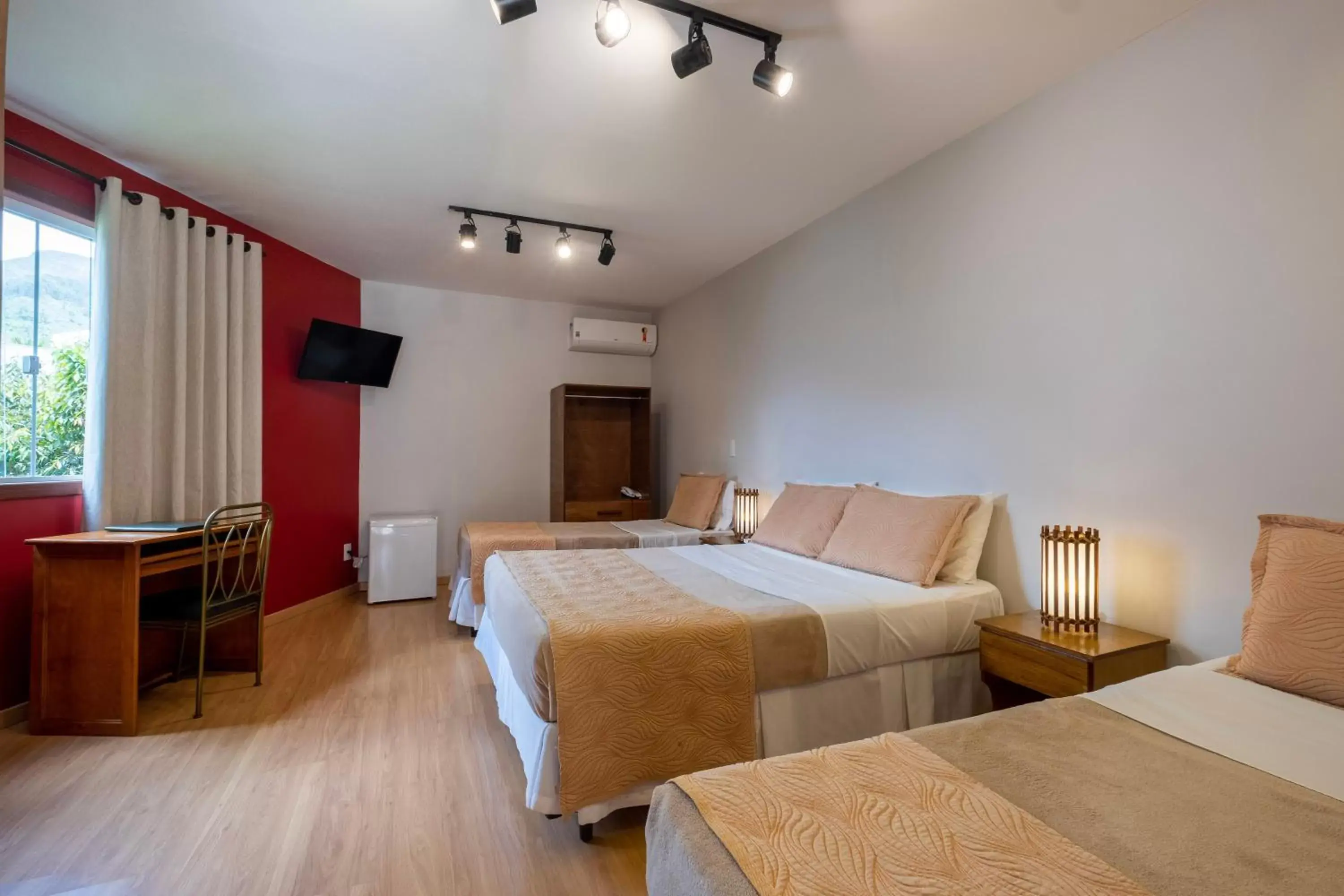 Bedroom, Bed in Hotel Serra Everest