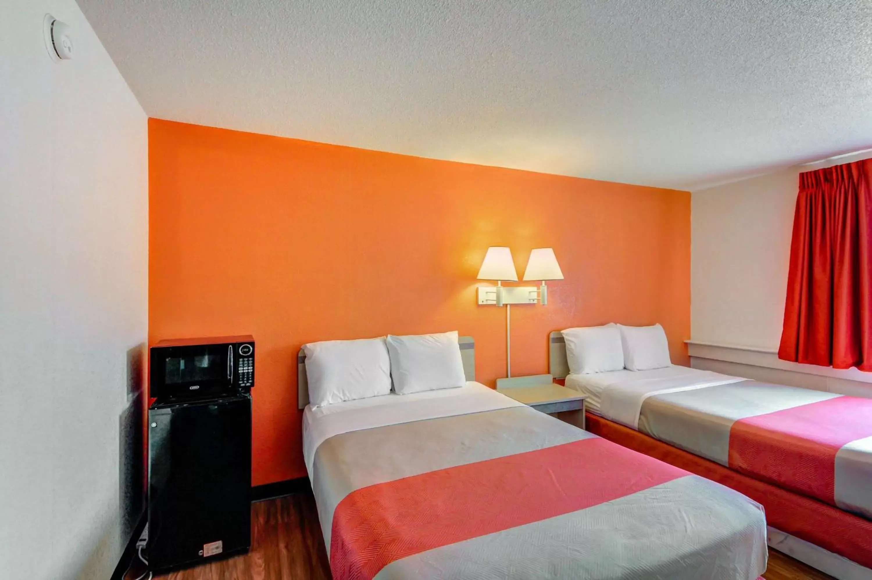 Photo of the whole room, Bed in Motel 6-Wichita, KS