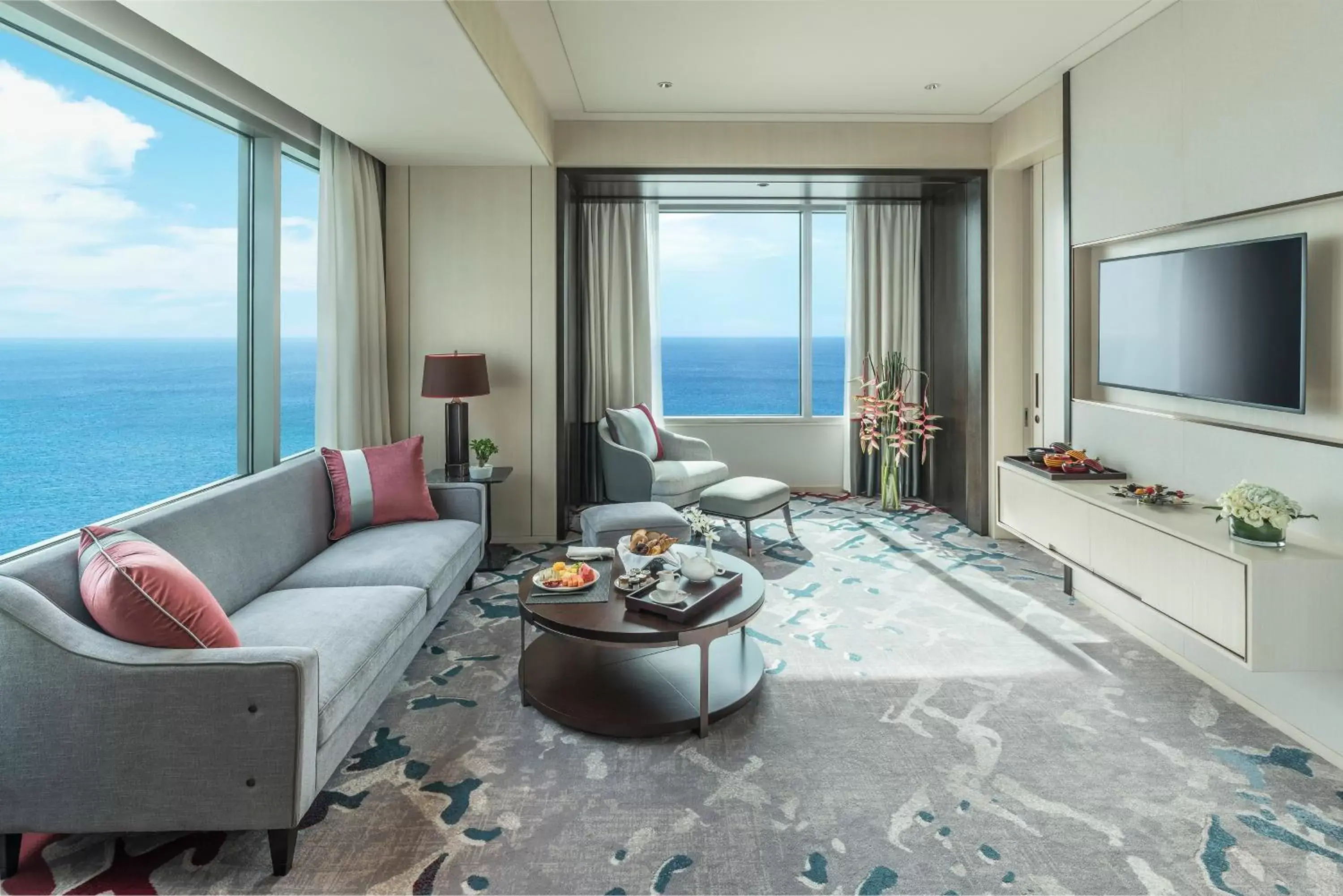 Living room, Sea View in Shangri-La Colombo