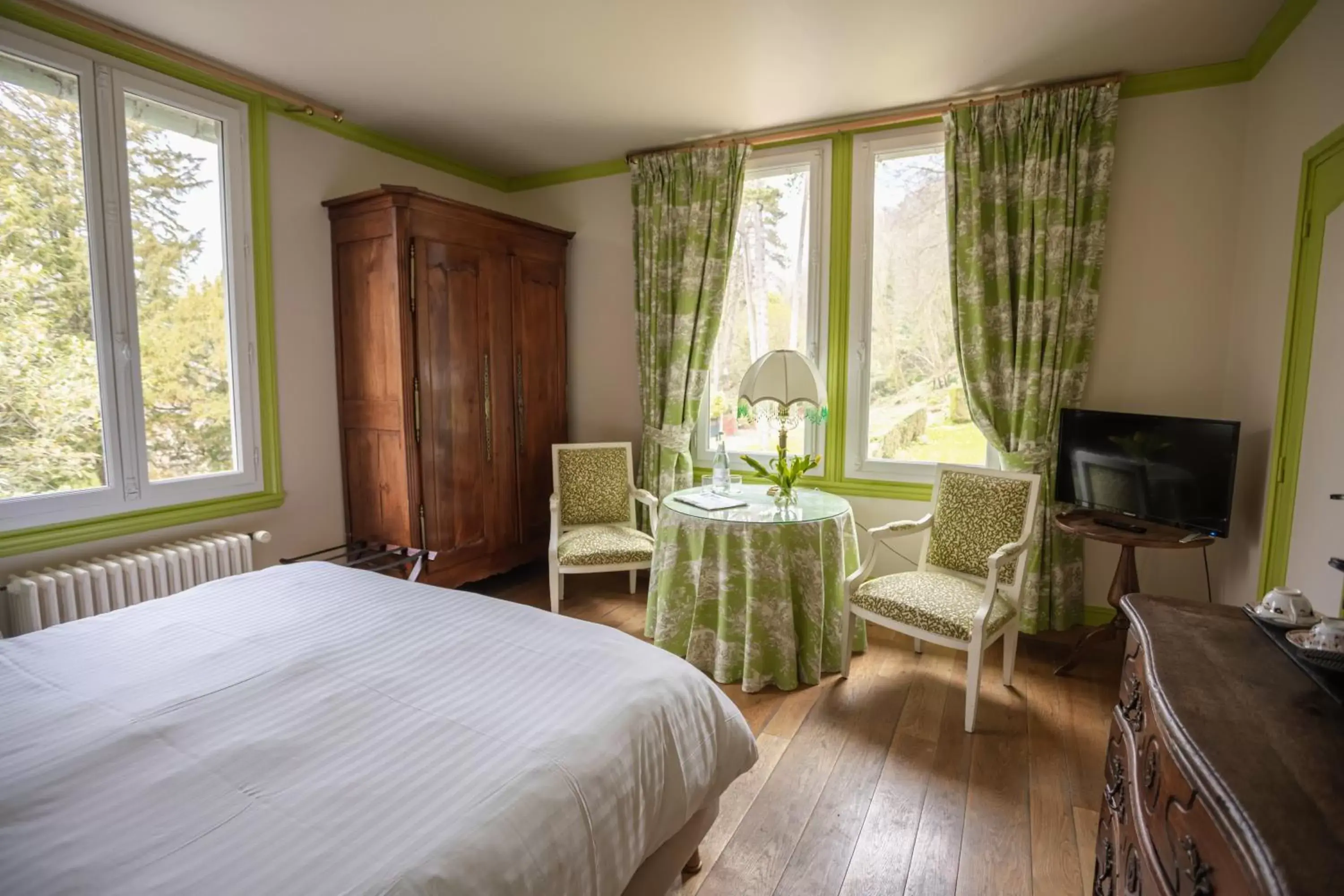 Bedroom, Bed in Le Manoir des Impressionnistes - Bord de Mer