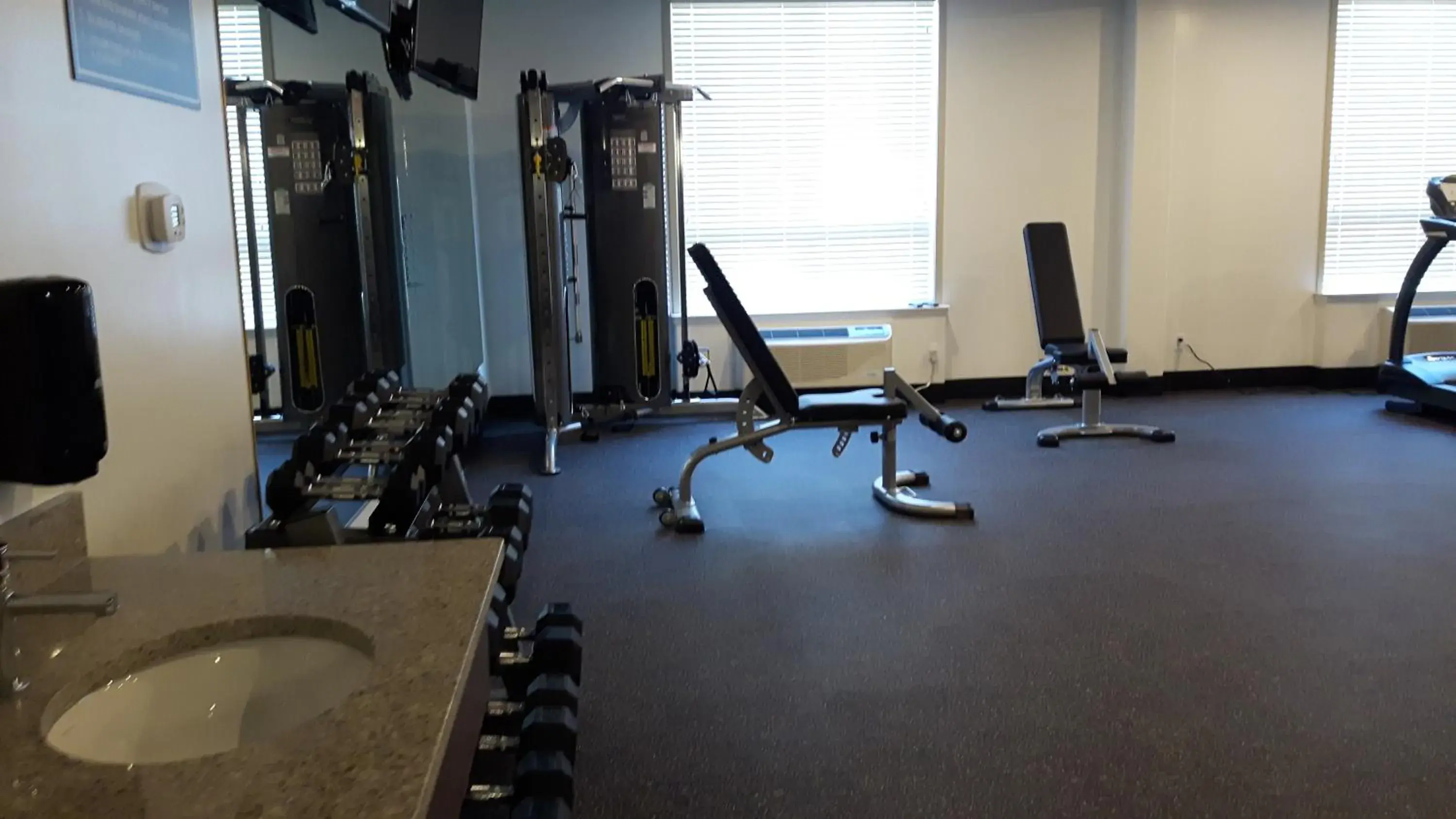 Fitness centre/facilities in Encore Suites by Service Plus Inns Fitness centre/facilities in Encore Suites by Service Plus Inns