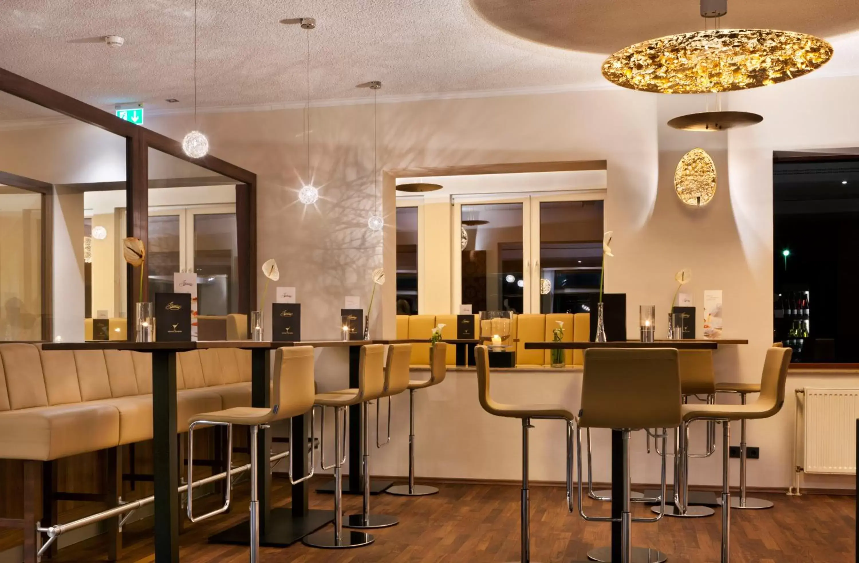 Lounge or bar, Restaurant/Places to Eat in Flemings Hotel Frankfurt Main-Riverside