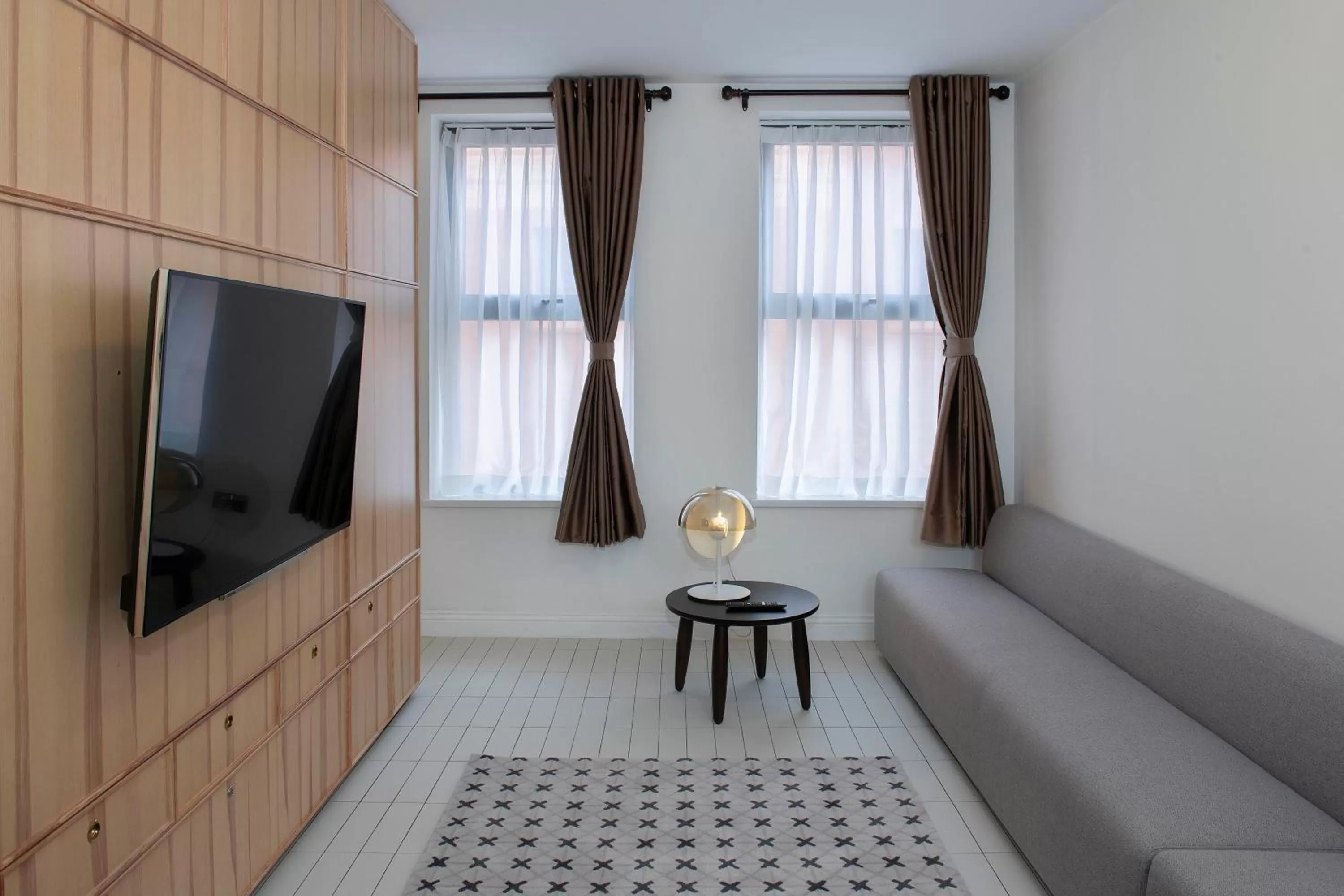 TV and multimedia in Trueman Court Luxury Serviced Apartments