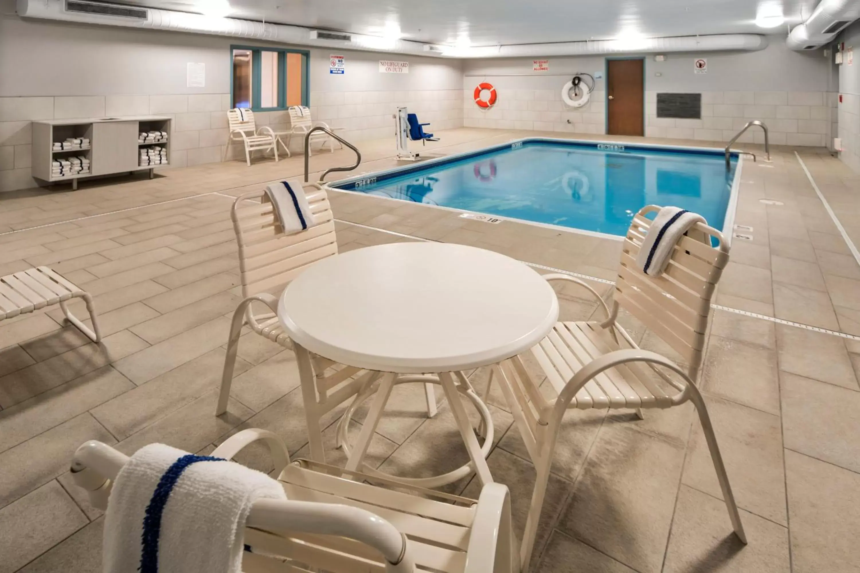 Swimming Pool in Holiday Inn Express Chicago Northwest-Vernon Hills, an IHG Hotel