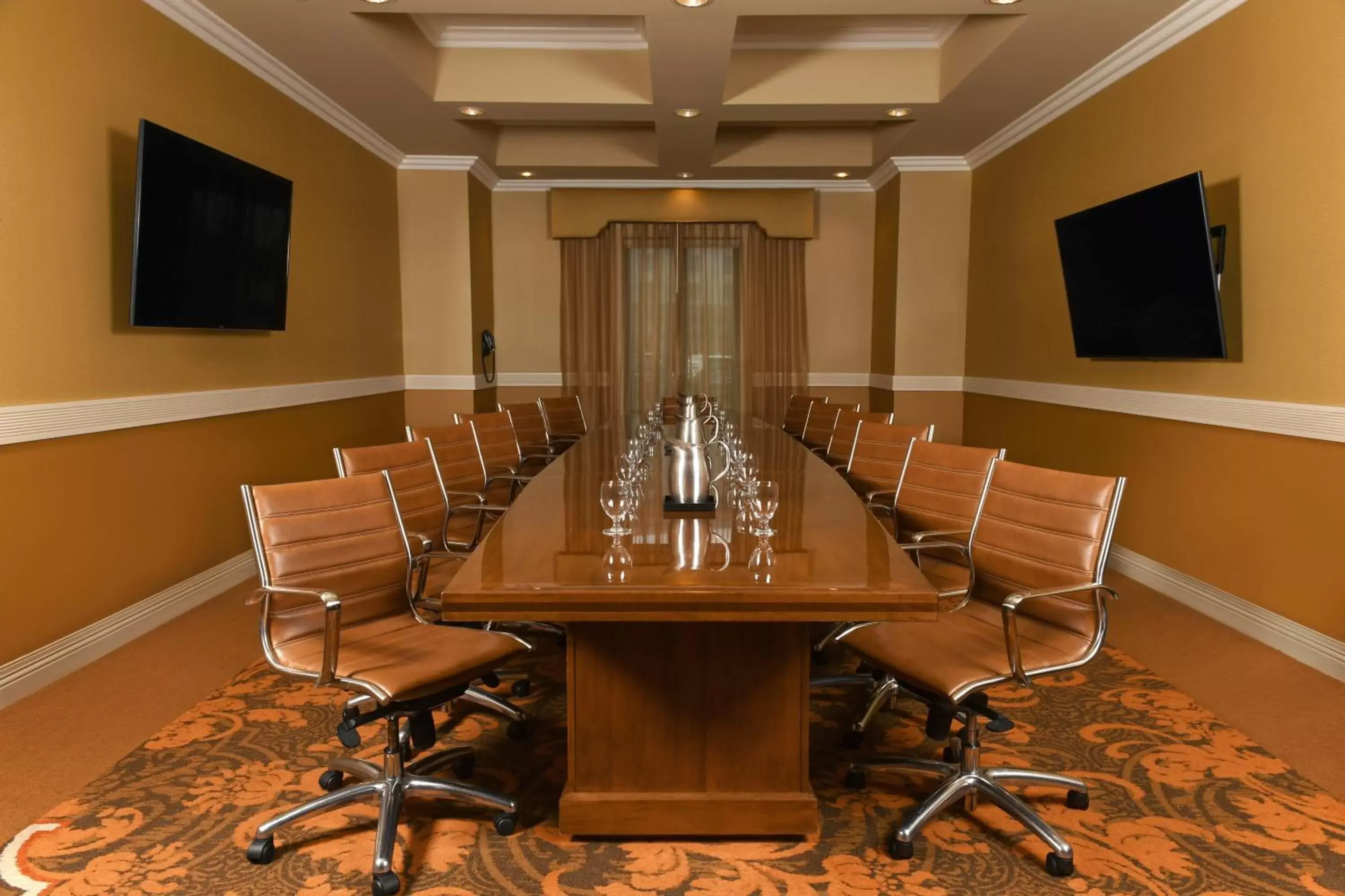 Meeting/conference room in Woolley's Classic Suites Denver Airport