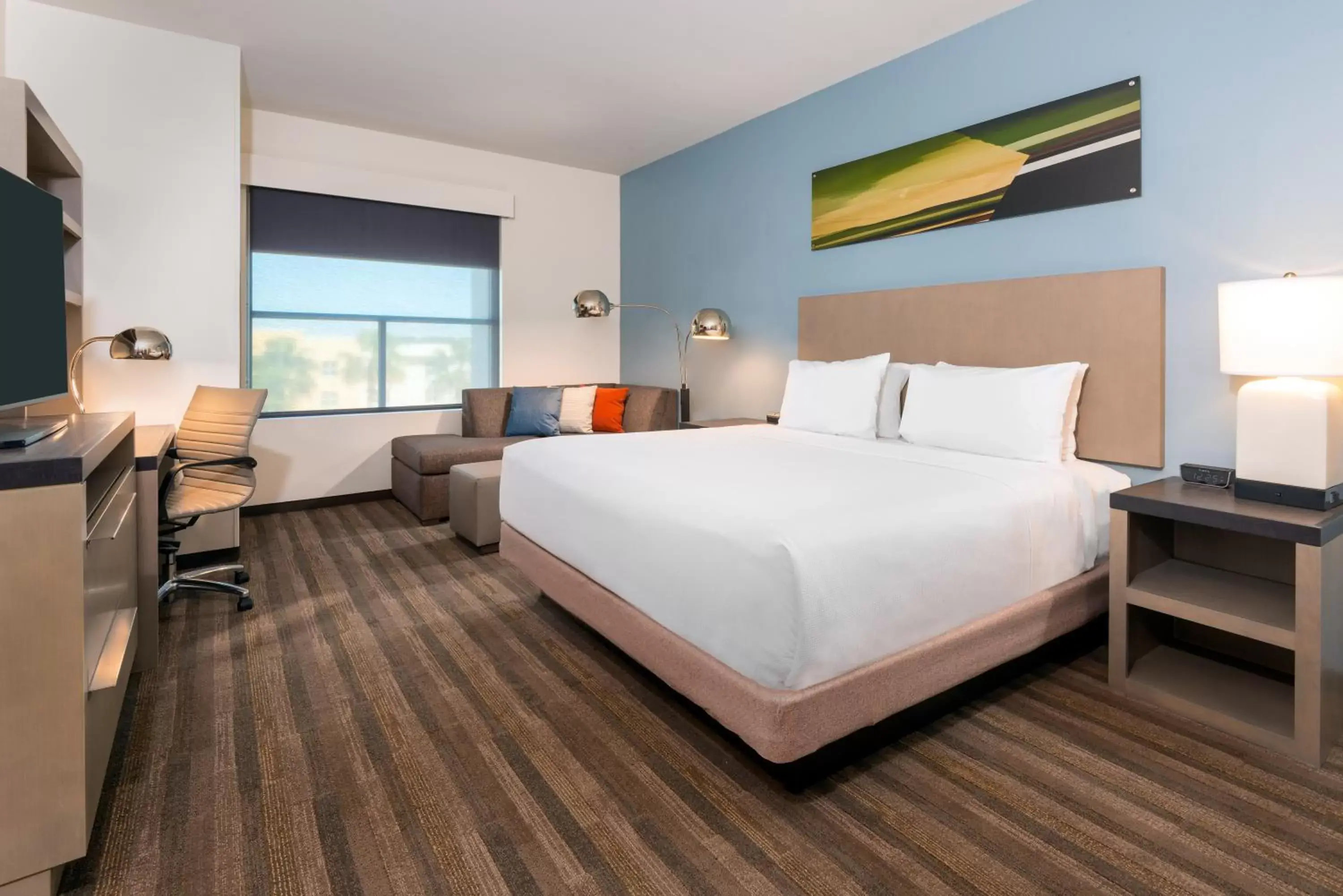 Photo of the whole room, Bed in Hyatt House Tampa Airport/Westshore Photo of the whole room, Bed in Hyatt House Tampa Airport/Westshore