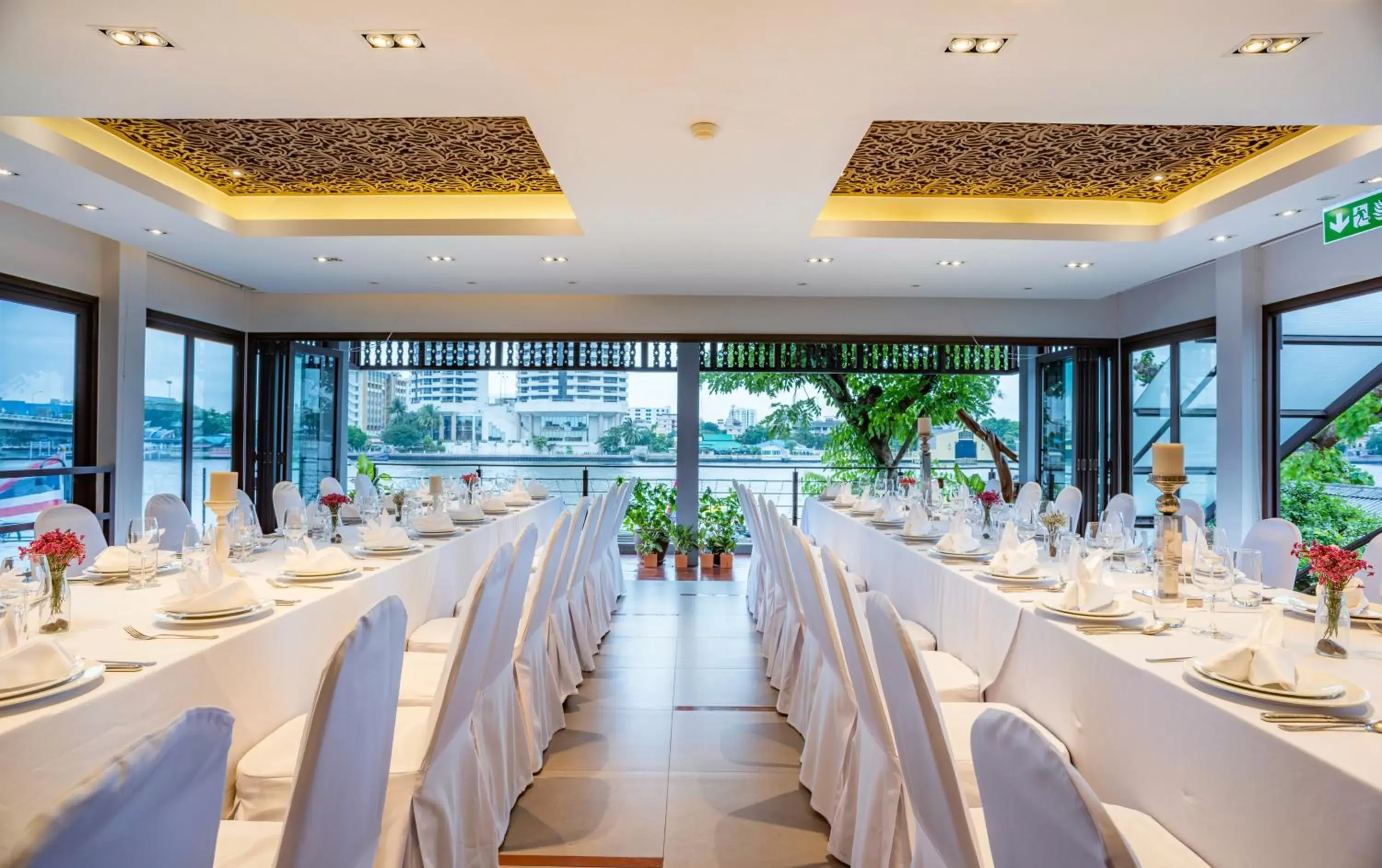 Meeting/conference room, Restaurant/Places to Eat in Riva Surya Bangkok - SHA Extra Plus