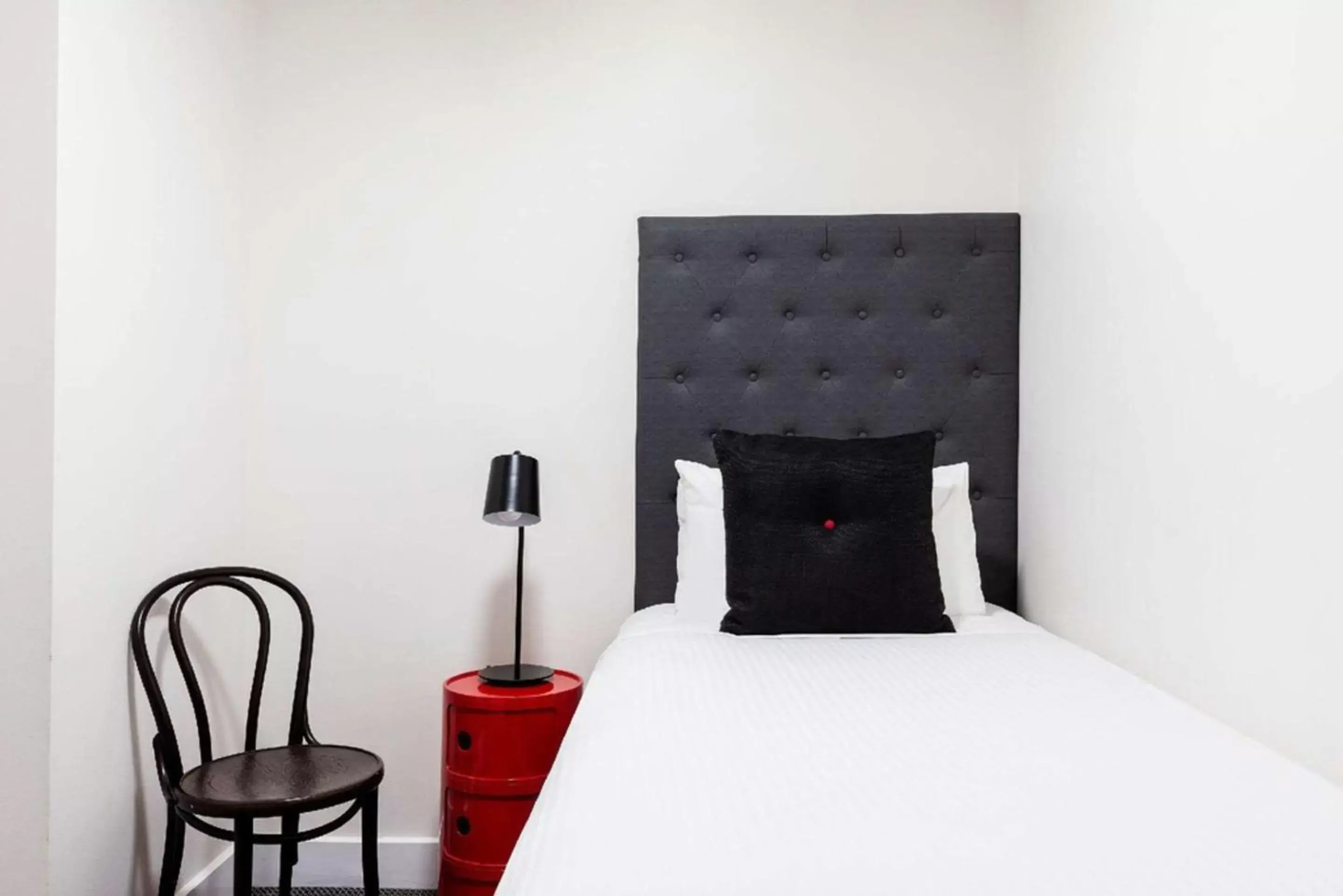 Bedroom, Bed in Quality Apartments Melbourne Central