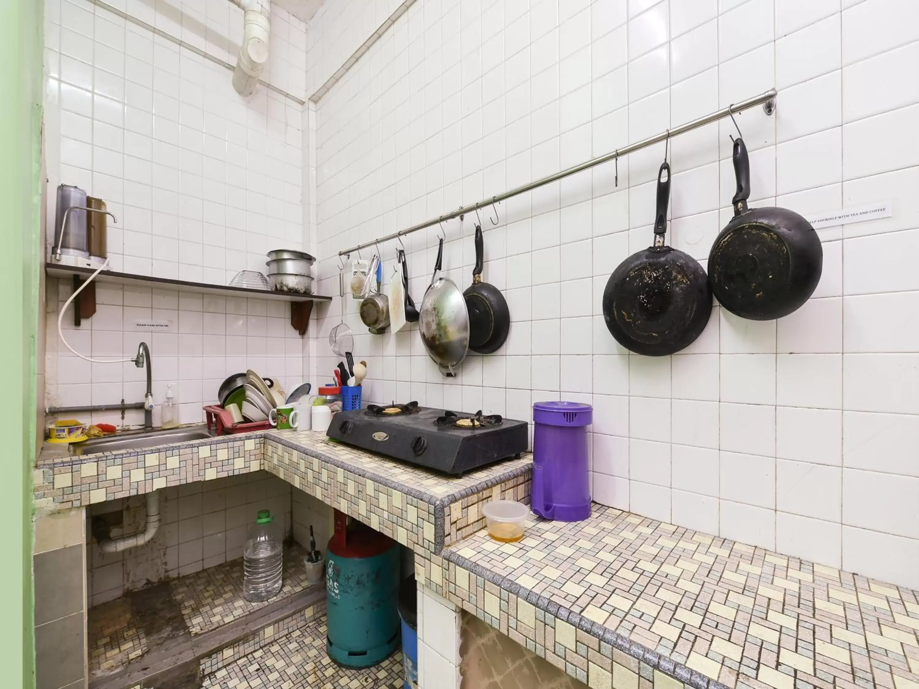 Kitchen or kitchenette, Kitchen/Kitchenette in SPOT ON 89872 Kuantan Backpackers