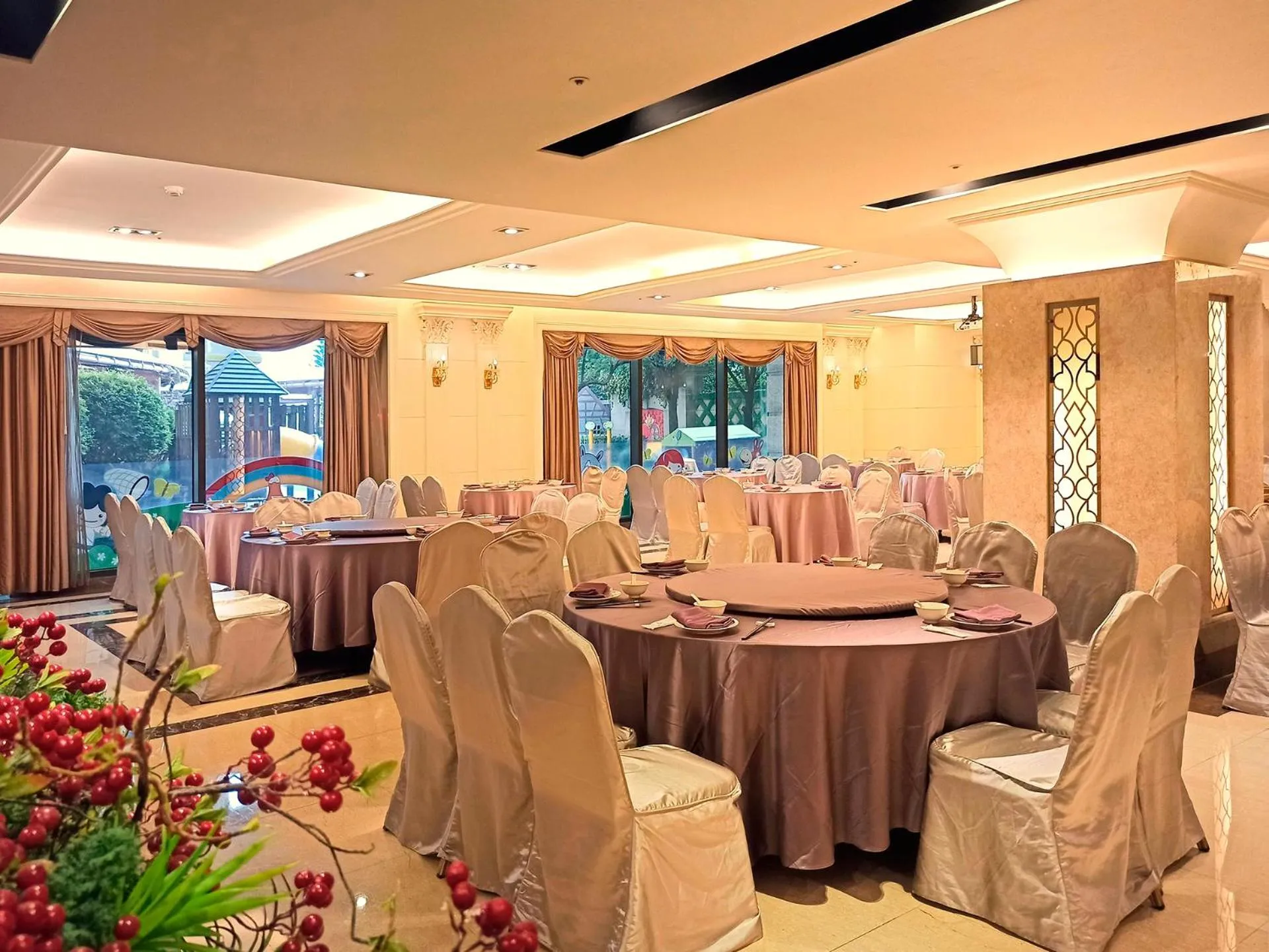 Restaurant/places to eat in E-DA Skylark Hotel