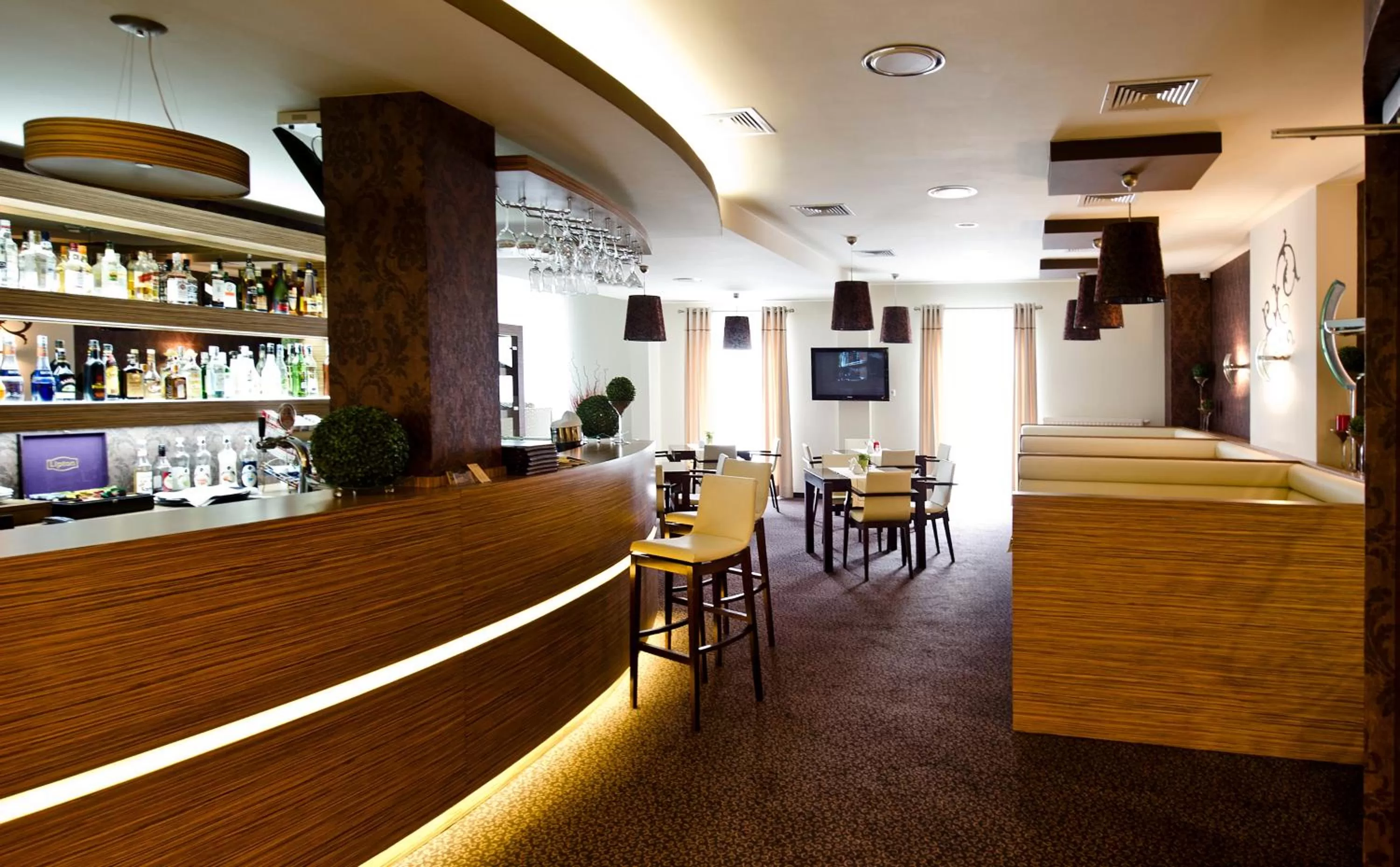 Restaurant/places to eat in Hotel Ines