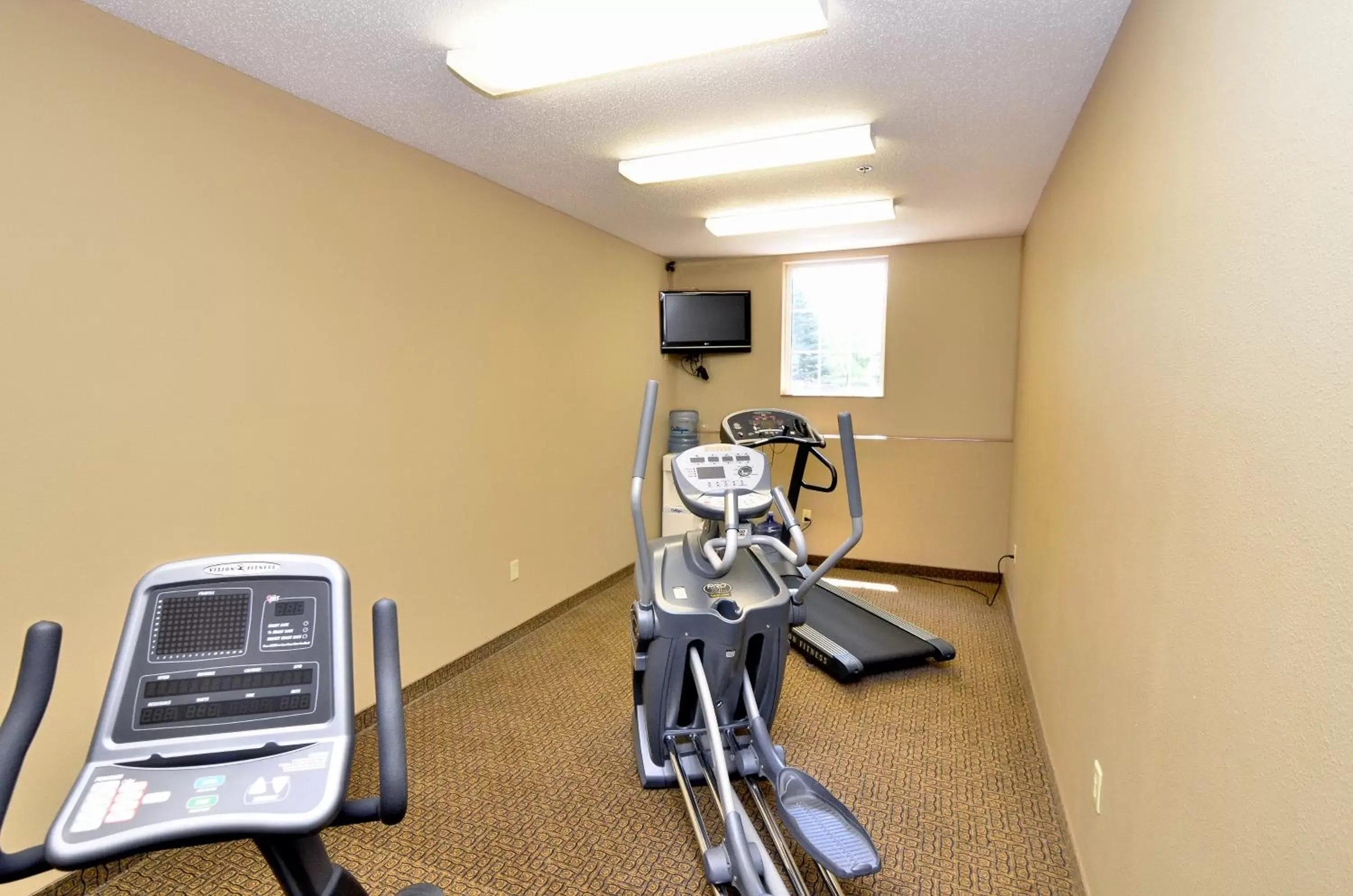 Fitness centre/facilities, Business Area/Conference Room in Cobblestone Inn & Suites - Denison | Majestic Hills