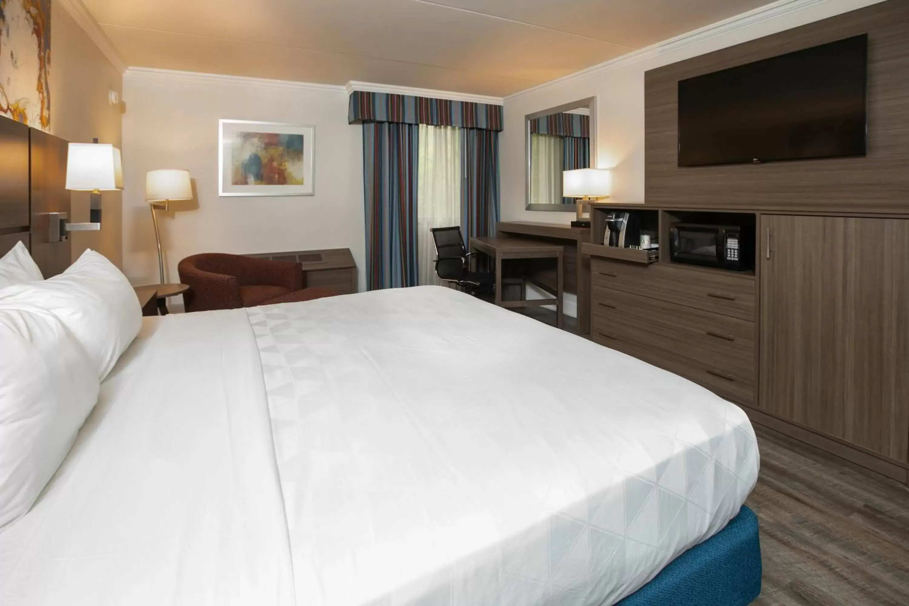 Photo of the whole room, Bed in Holiday Inn - Executive Center-Columbia Mall, an IHG Hotel