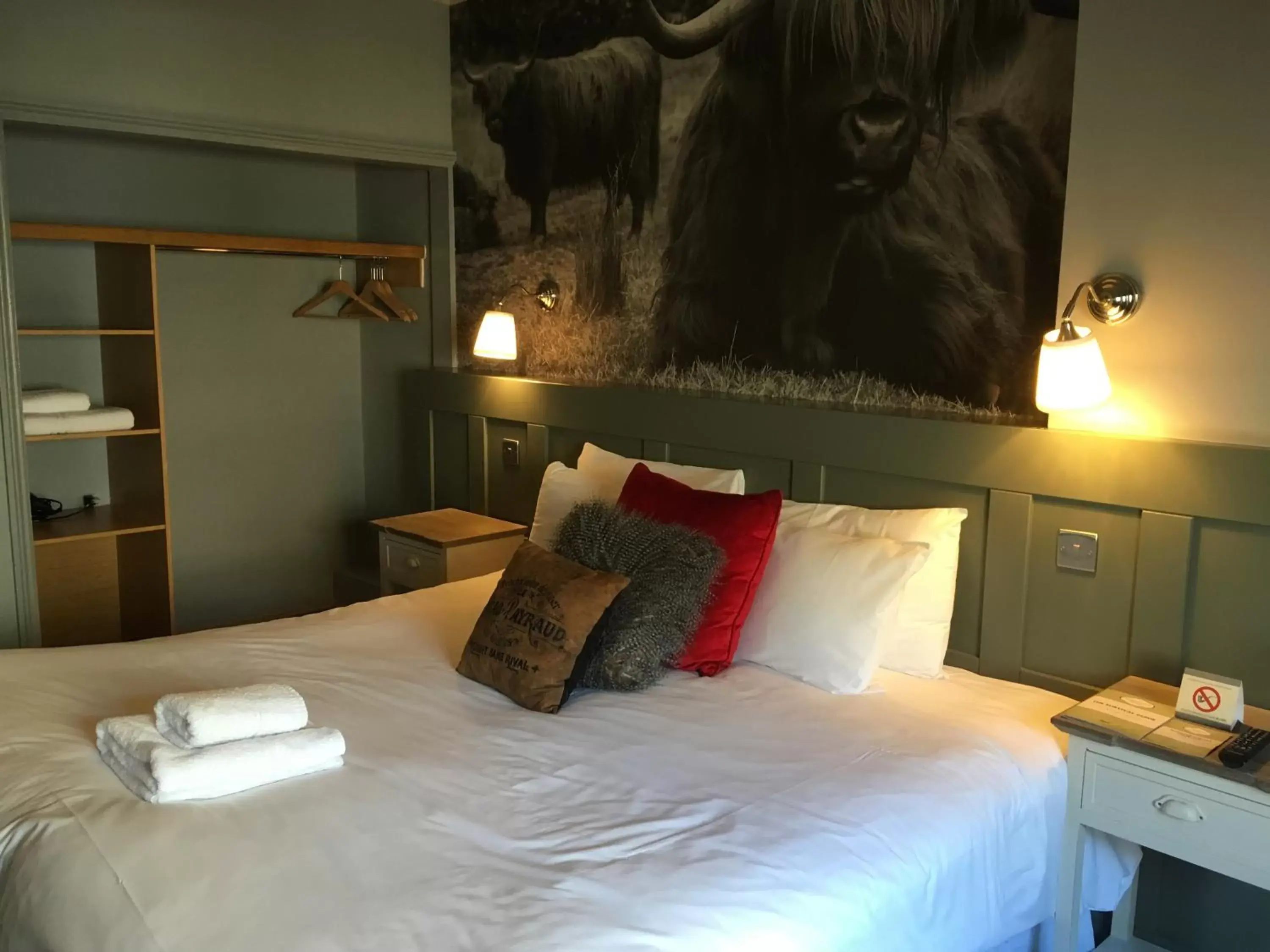 Bedroom, Bed in Worplesdon Place Hotel