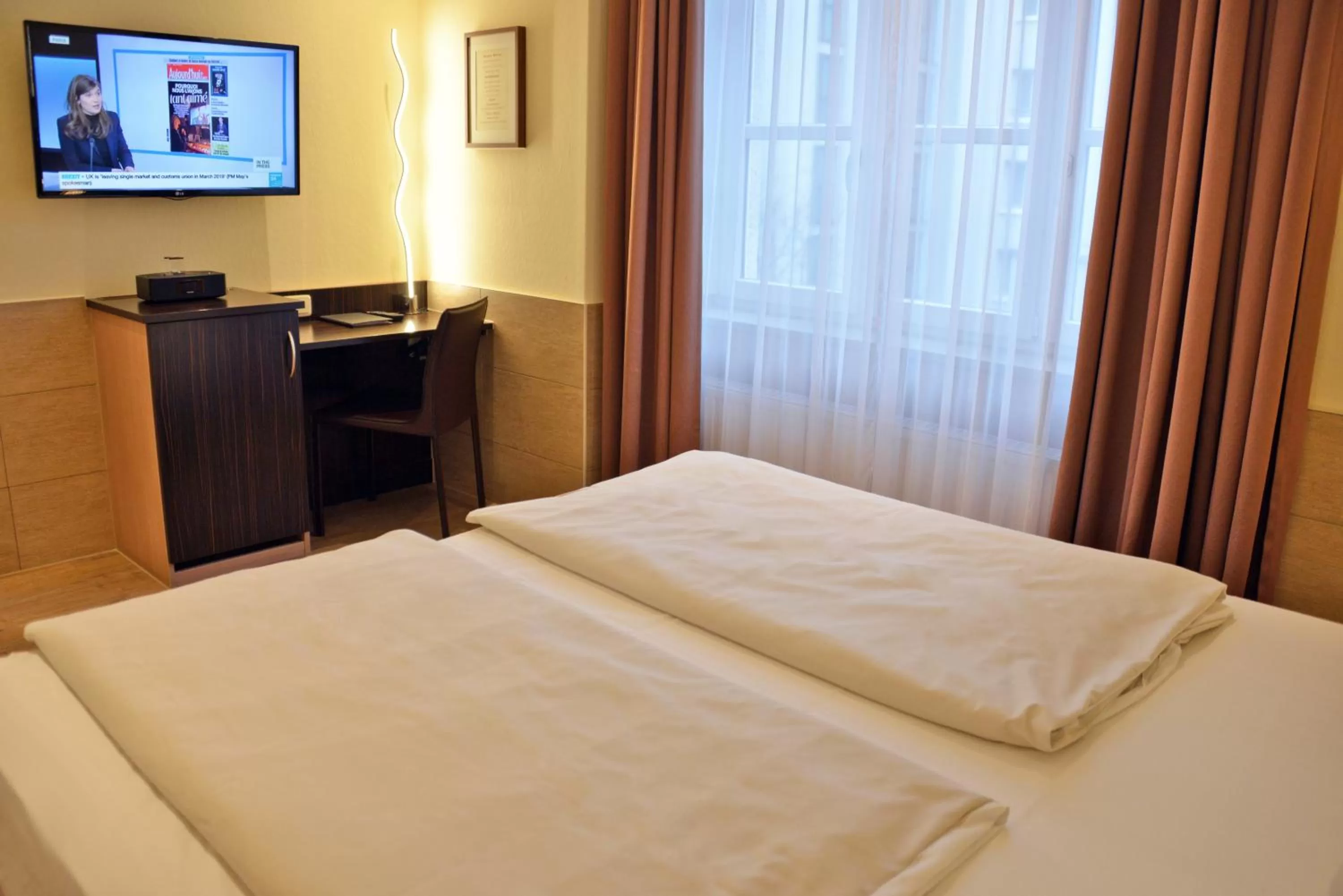 Photo of the whole room, Bed in Arthotel Munich