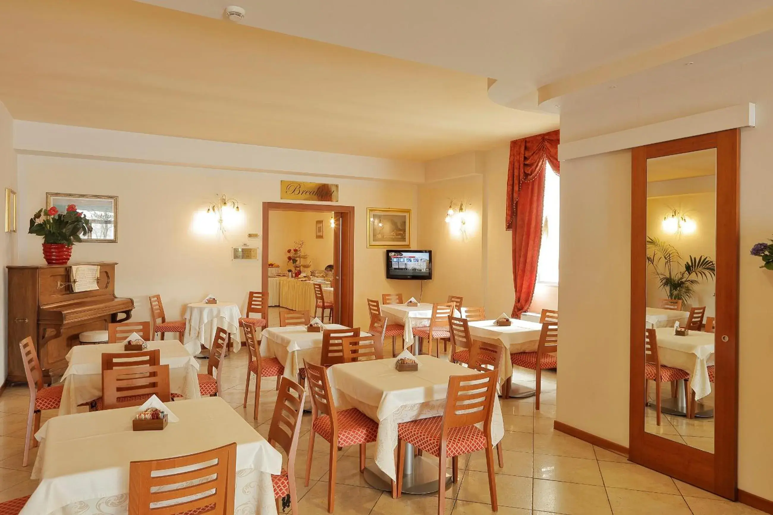 Restaurant/Places to Eat in Hotel Michelangelo