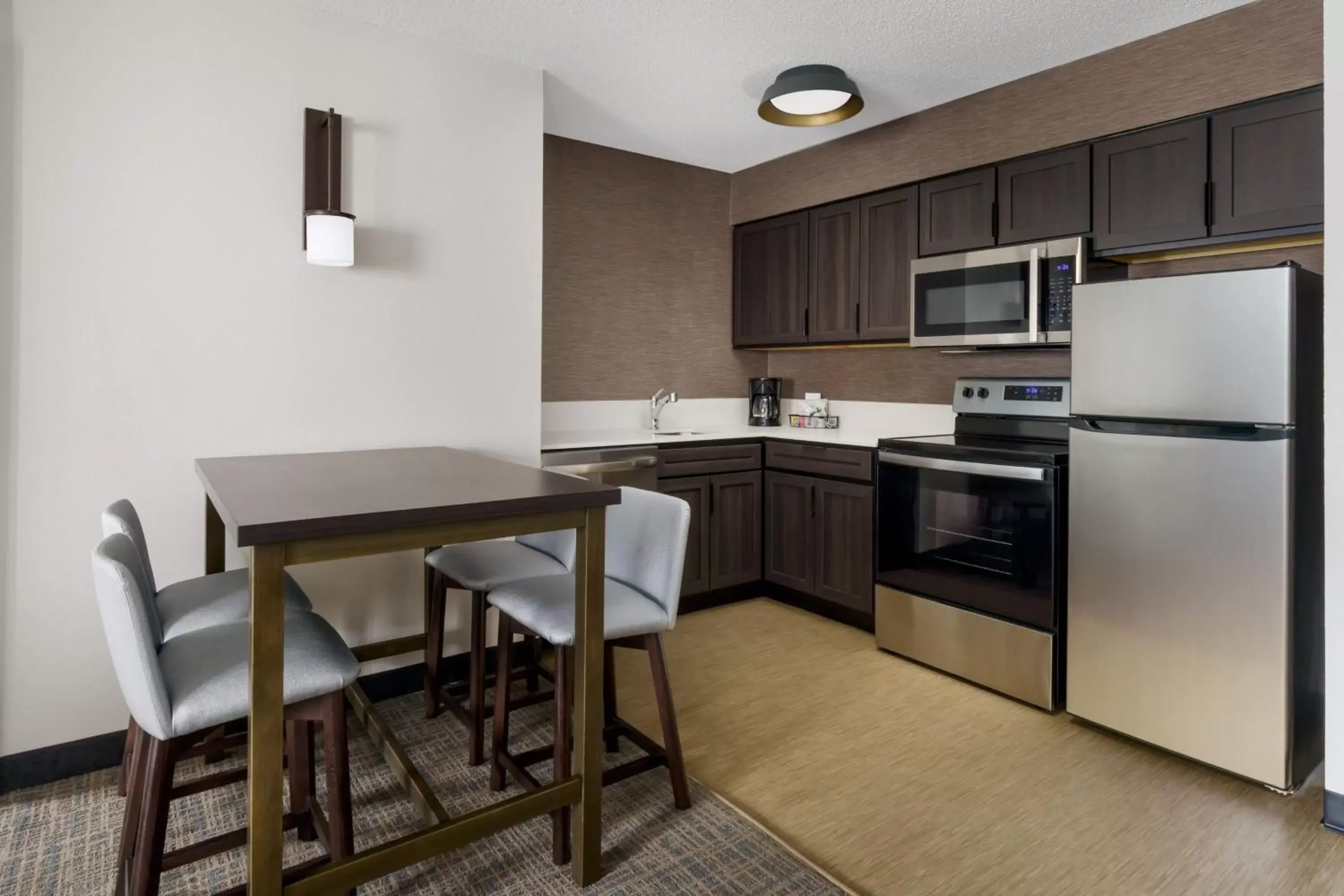 Kitchen or kitchenette, Kitchen/Kitchenette in Residence Inn Hartford Rocky Hill