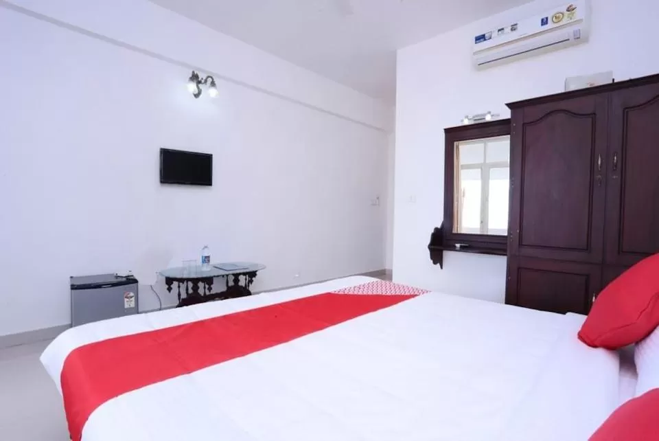 Photo of the whole room, Bed in Swapnatheeram Beach Resort